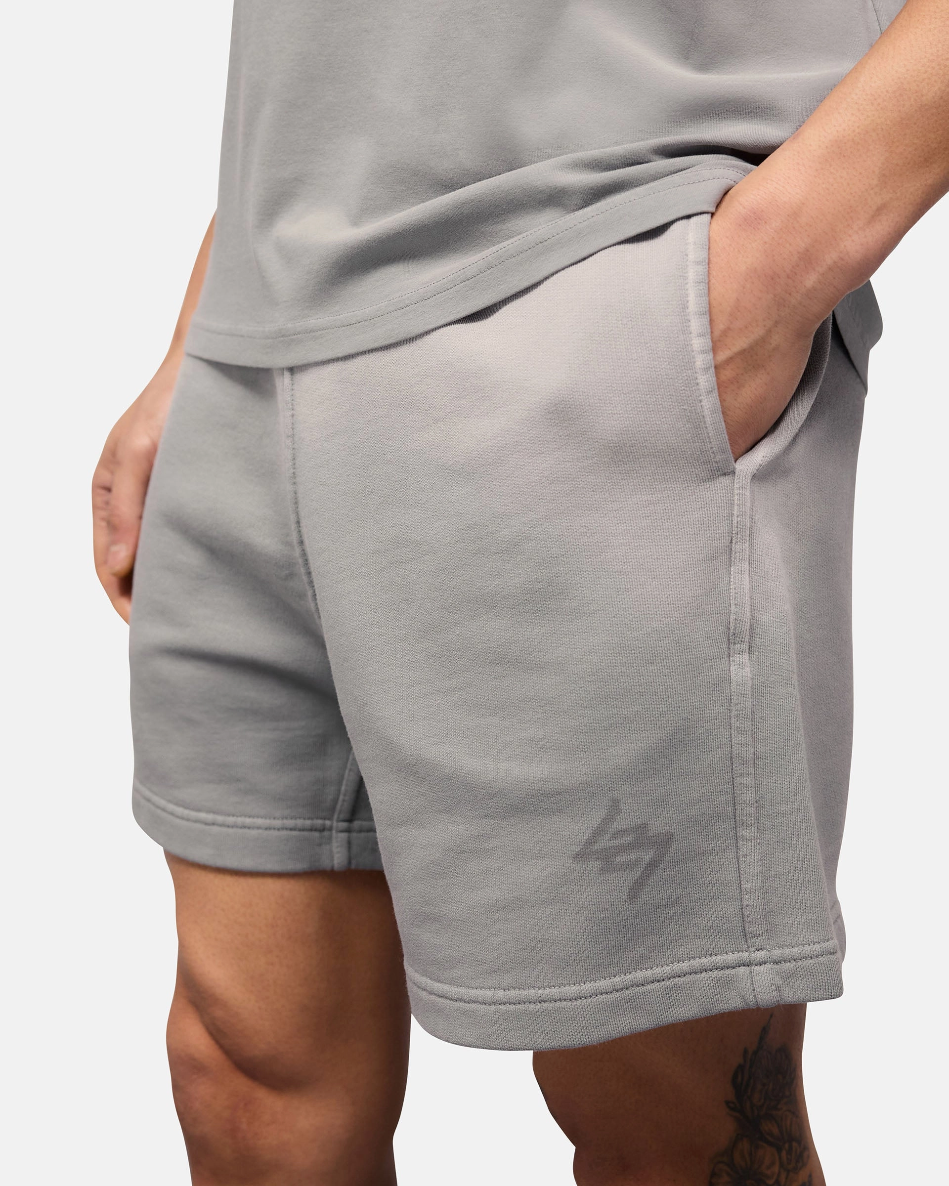 247 Motion Shorts - Titanium Effortless Movement Reflective Safety Details