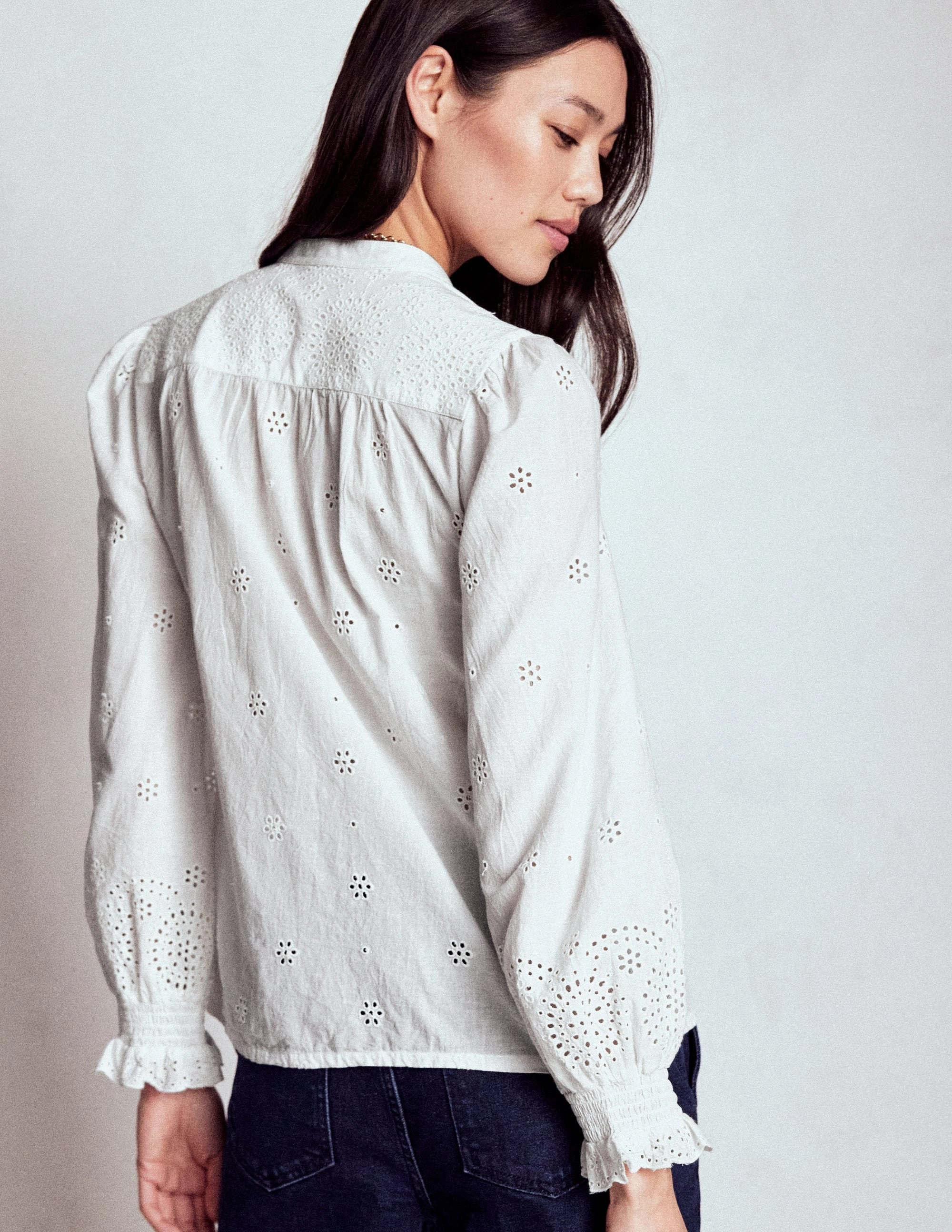 Alice Broderie Top-White Hypoallergenic Lining Adjustable Collar System