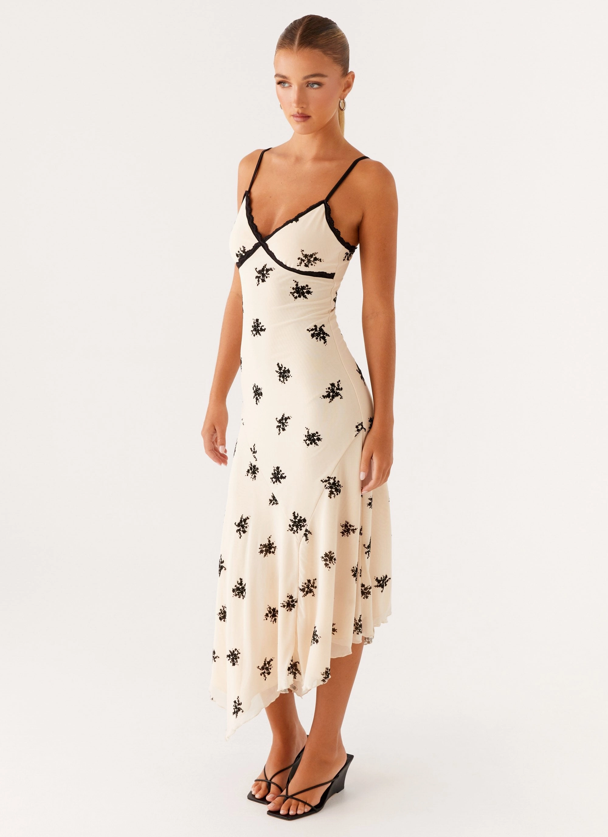 City Friendly Amelia Midi Dress - Nude
