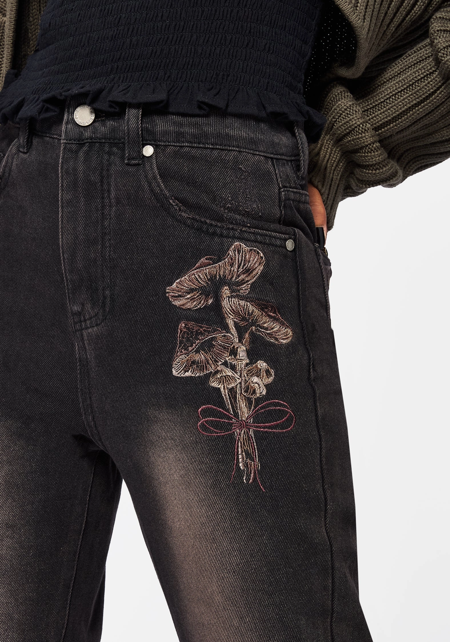 Breathable Layer Valeria Floral Moth Embroidered Mom Jeans