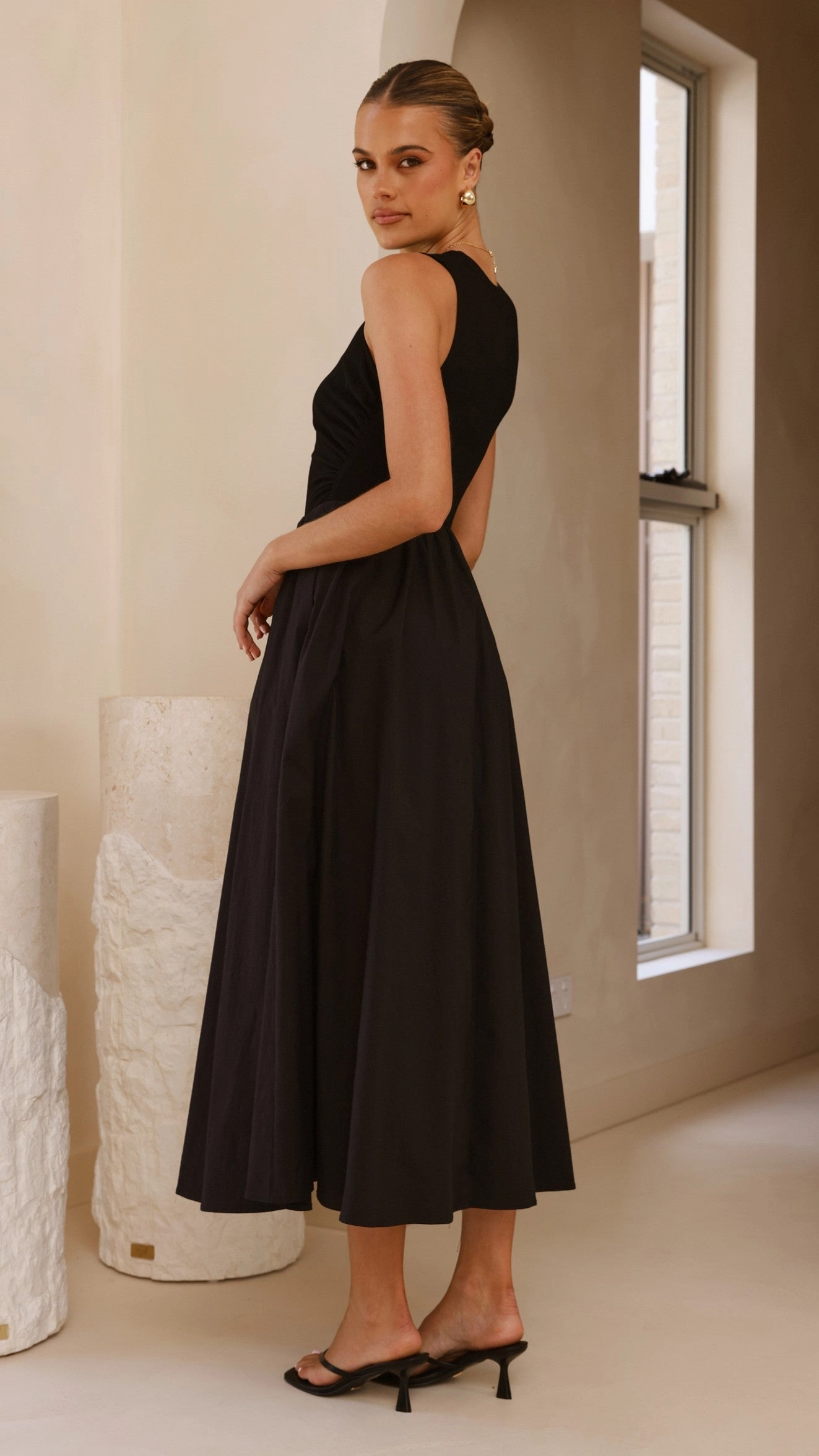 Aria Sleeveless Midi Dress - Black Fluid movement