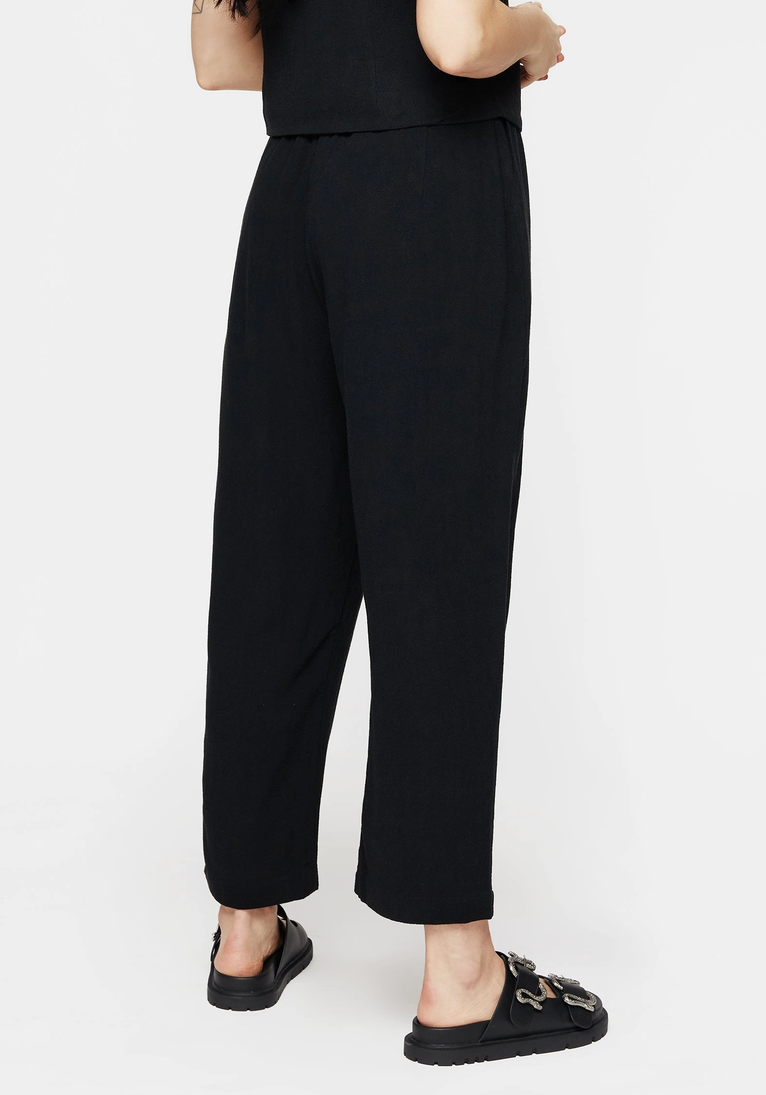 Tapered Leg Design Compact Storage Aya Embroidered Linen Blend Balloon Pants