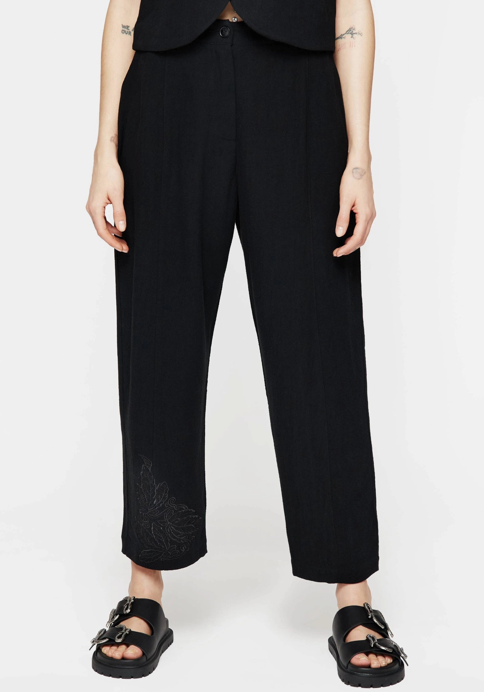 Trendy Look Aya Embroidered Linen Blend Balloon Pants