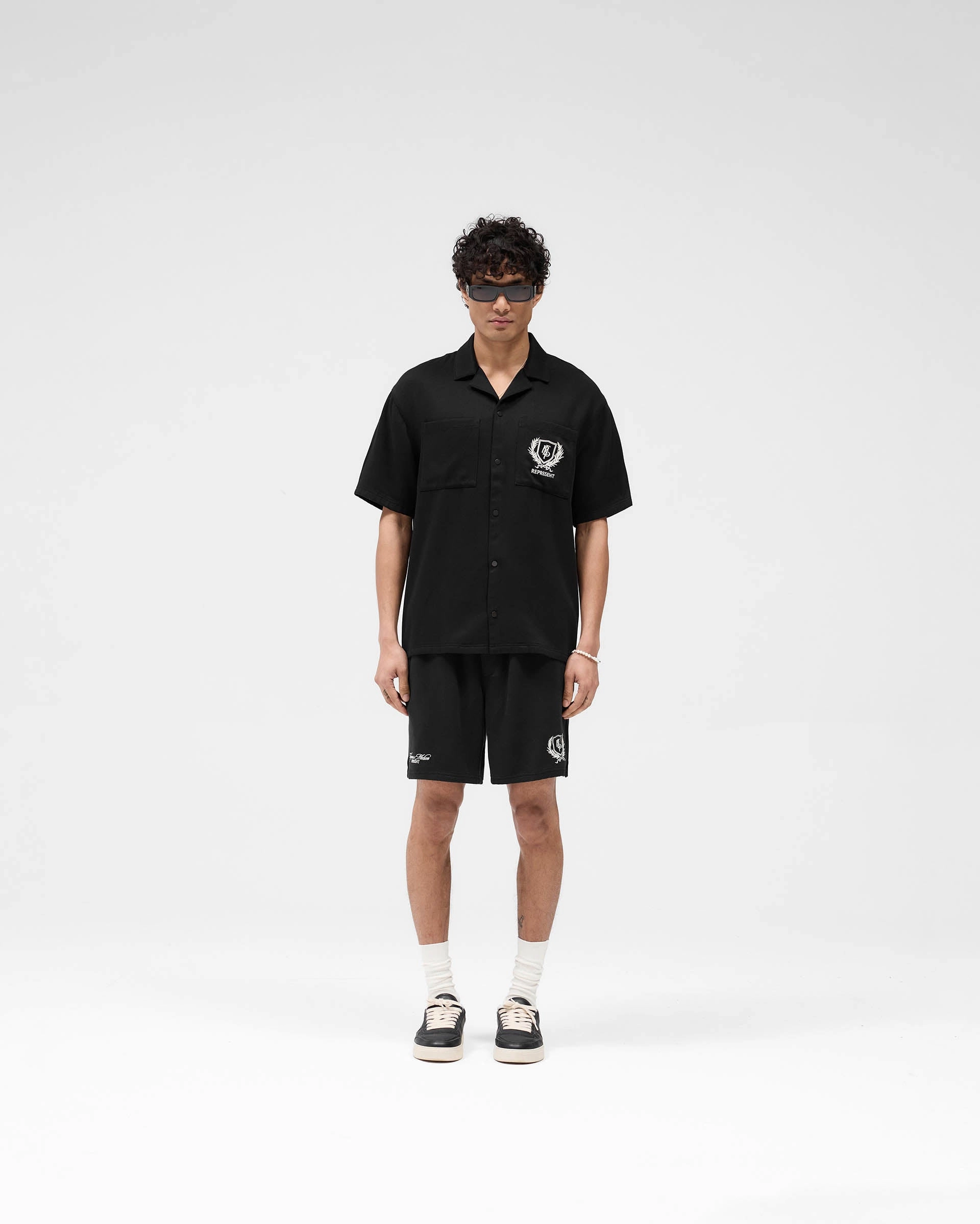 Sport Comfort poolside fashion Represent Crest Short - Jet Black
