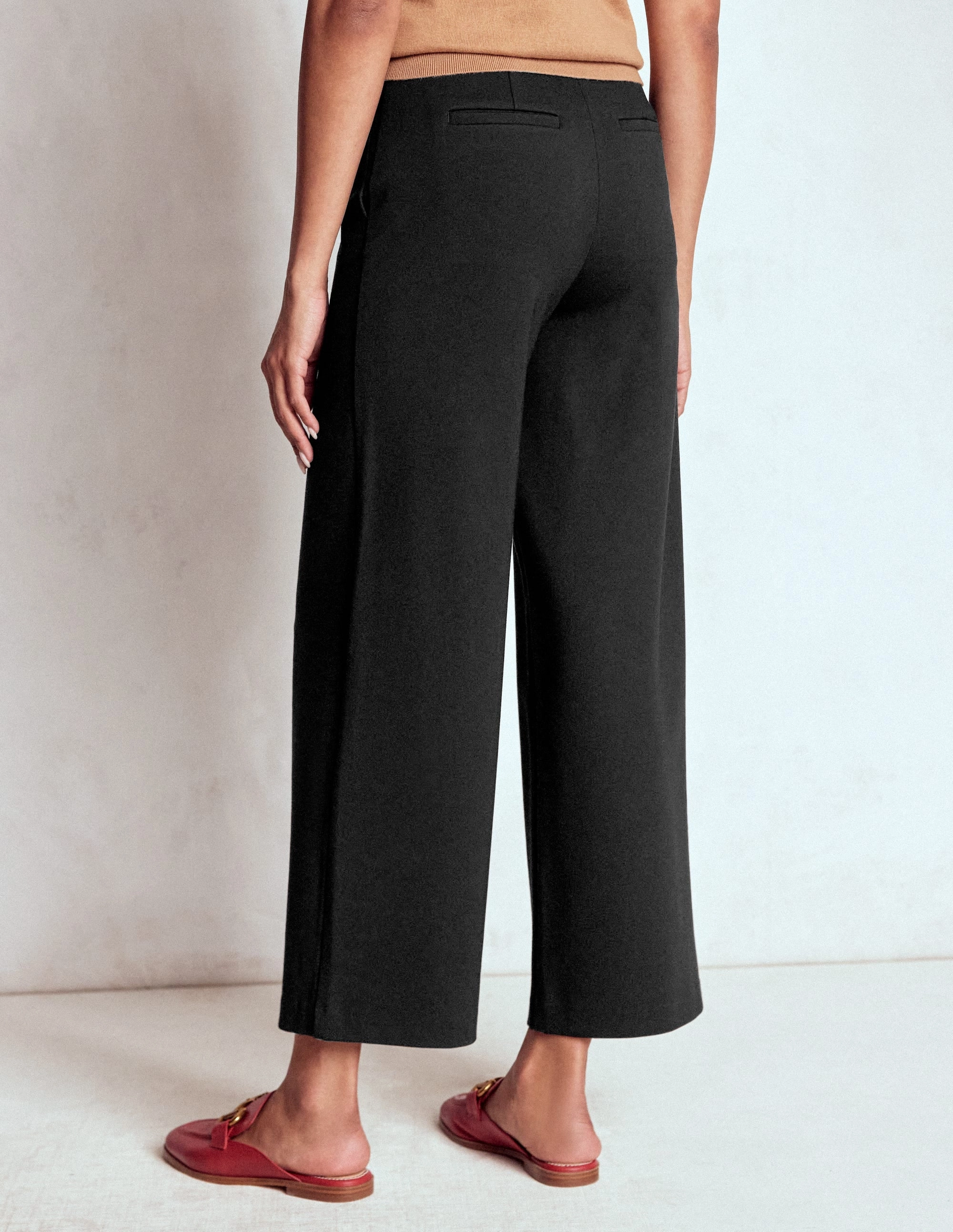 Comfy All-Day Stay Cool Belgravia Ponte Crop Trousers-BLACK