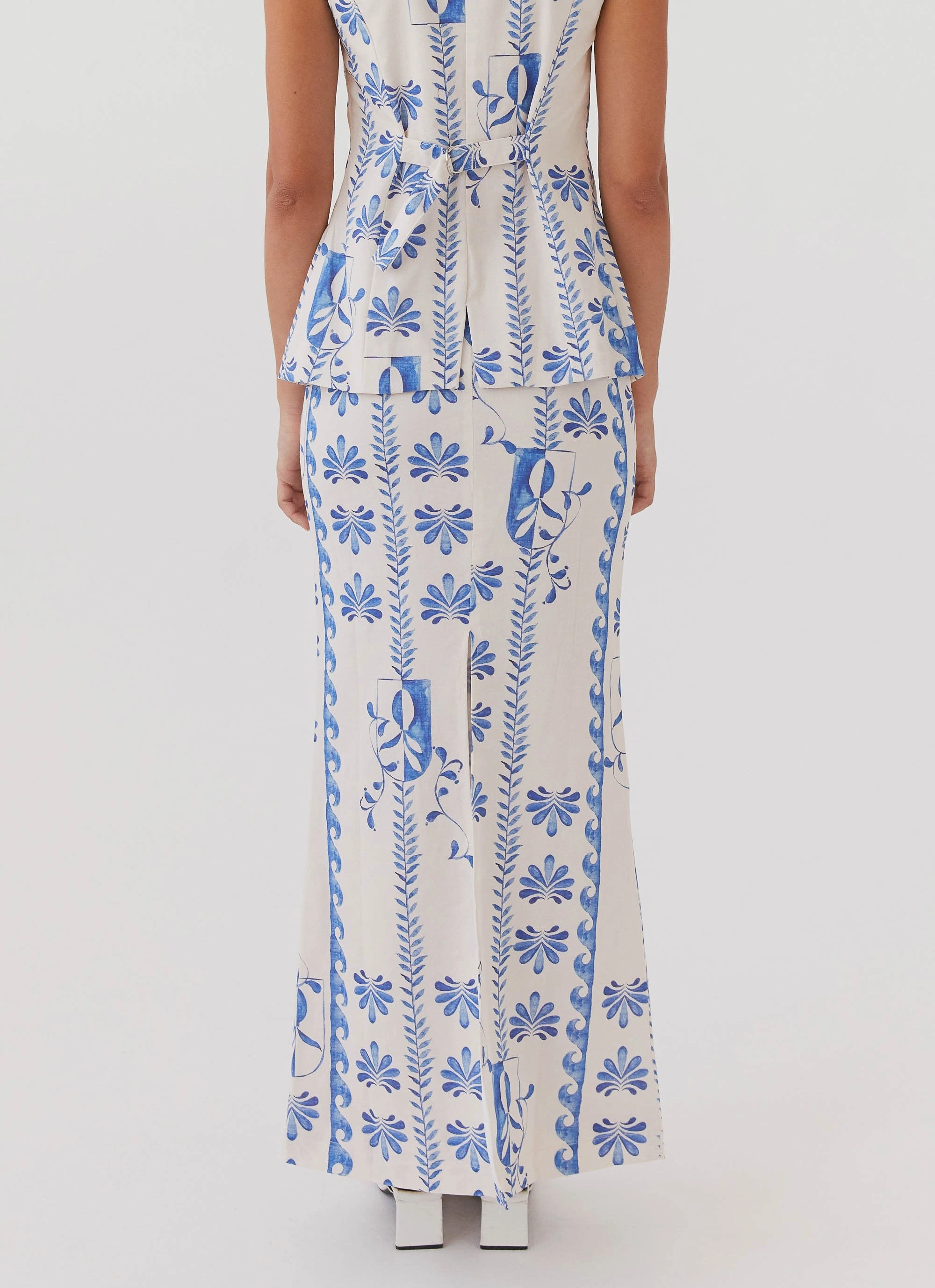 Statement Fashion Art Gallery Visit Born For Bordeaux Linen Midi Skirt - Floral Wave
