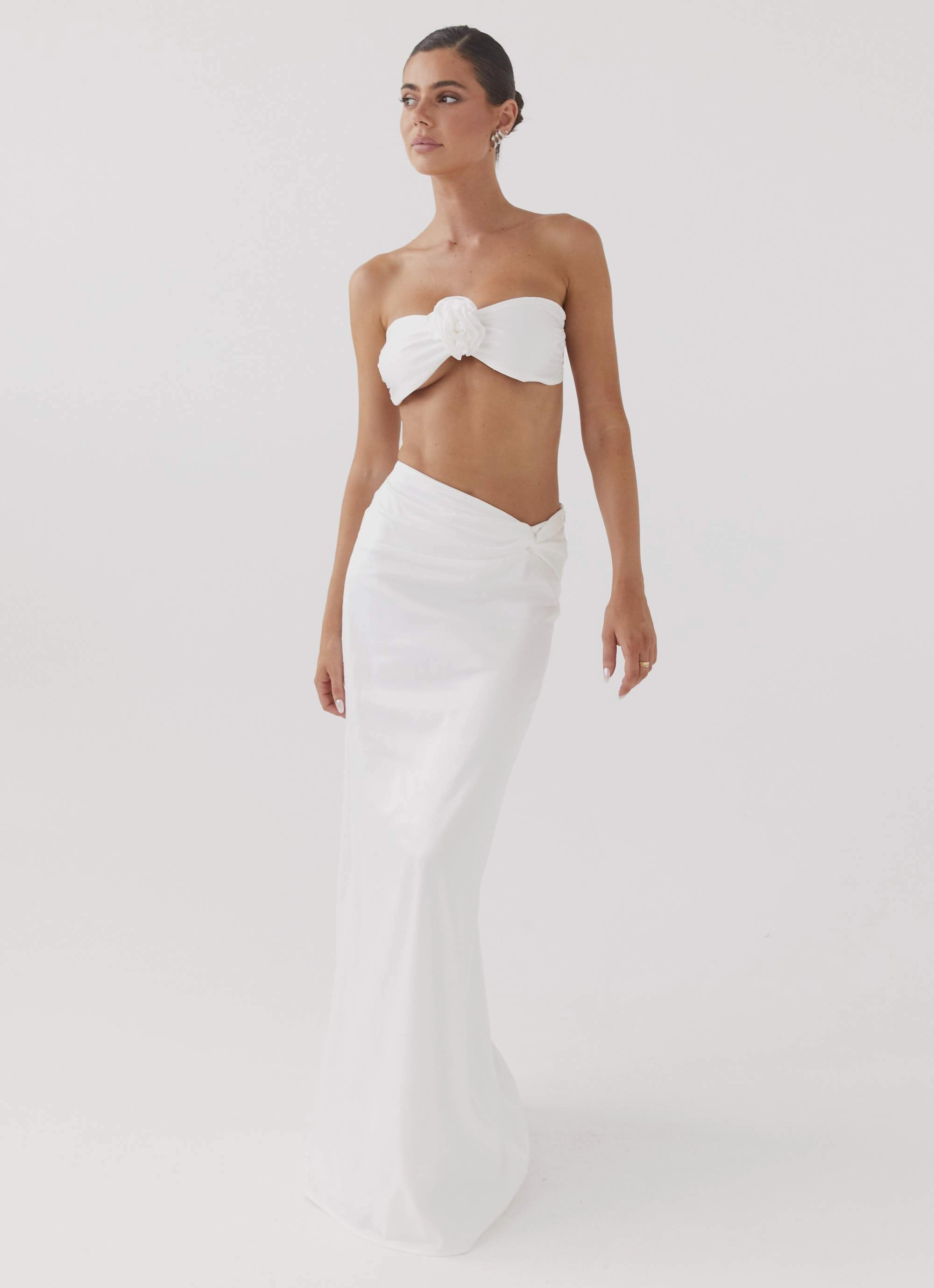yoga session Structured silhouette Crescent Light Twist Maxi Skirt - Ivory