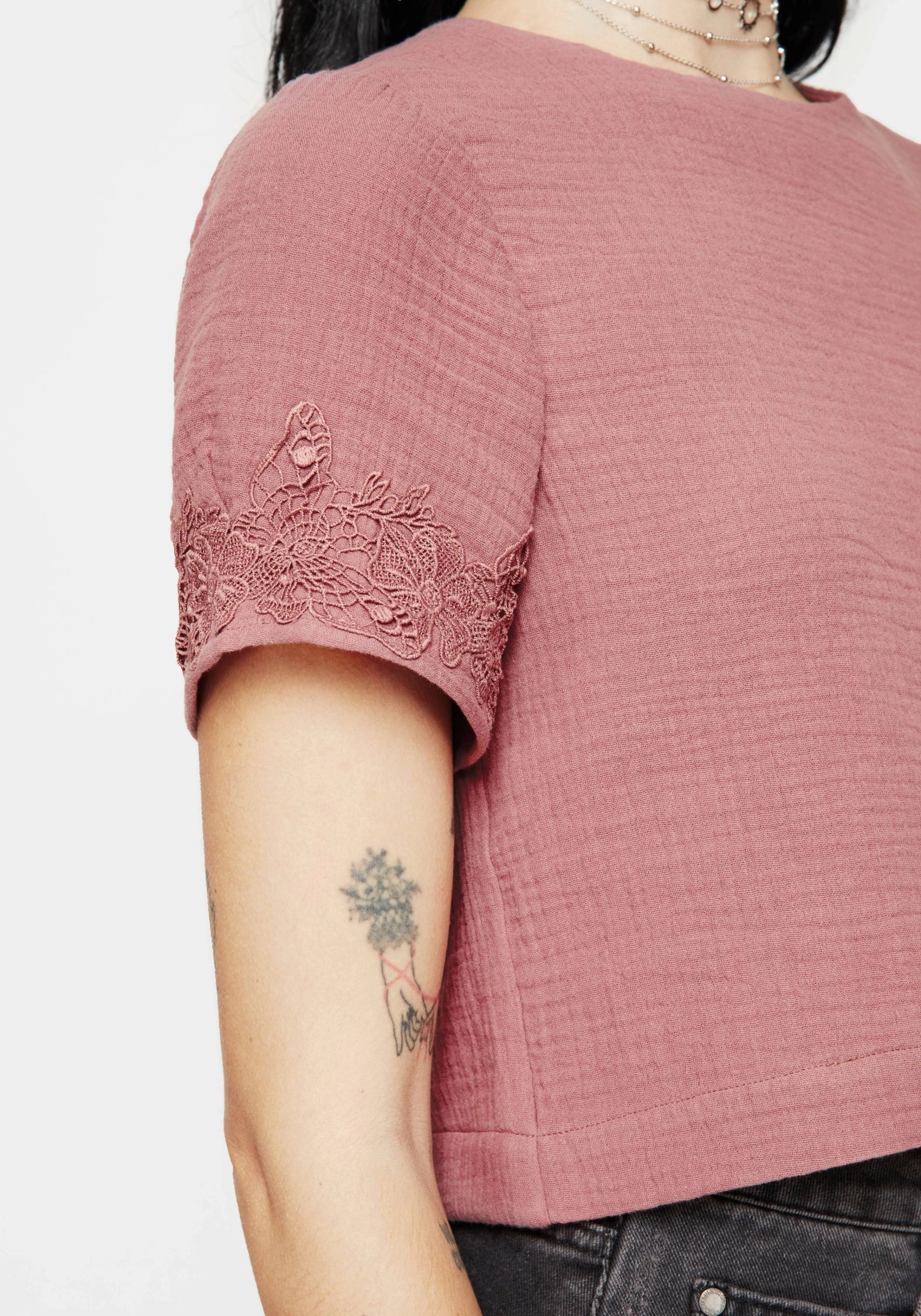 Chill Design Anti Pilling Treatment Rosamoth Applique Trim Cotton Short Sleeve Top
