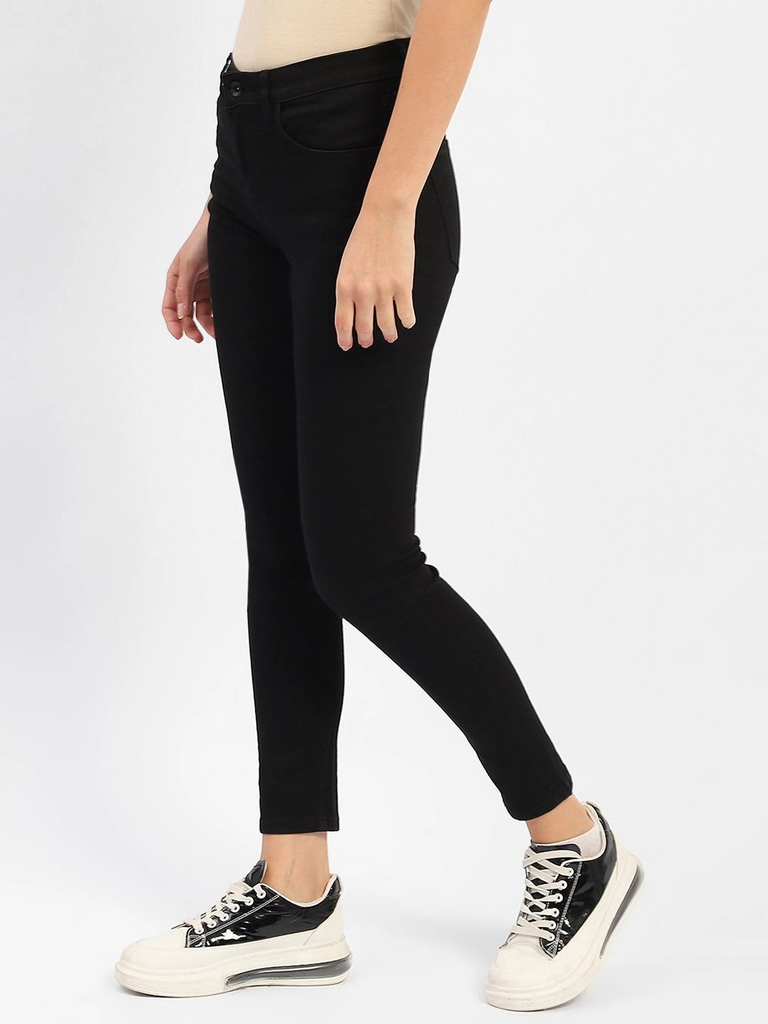 Active Friendly Festival Outfit Comfy Artist Vibe Madame Light Washed Charcoal Skinny Jeans