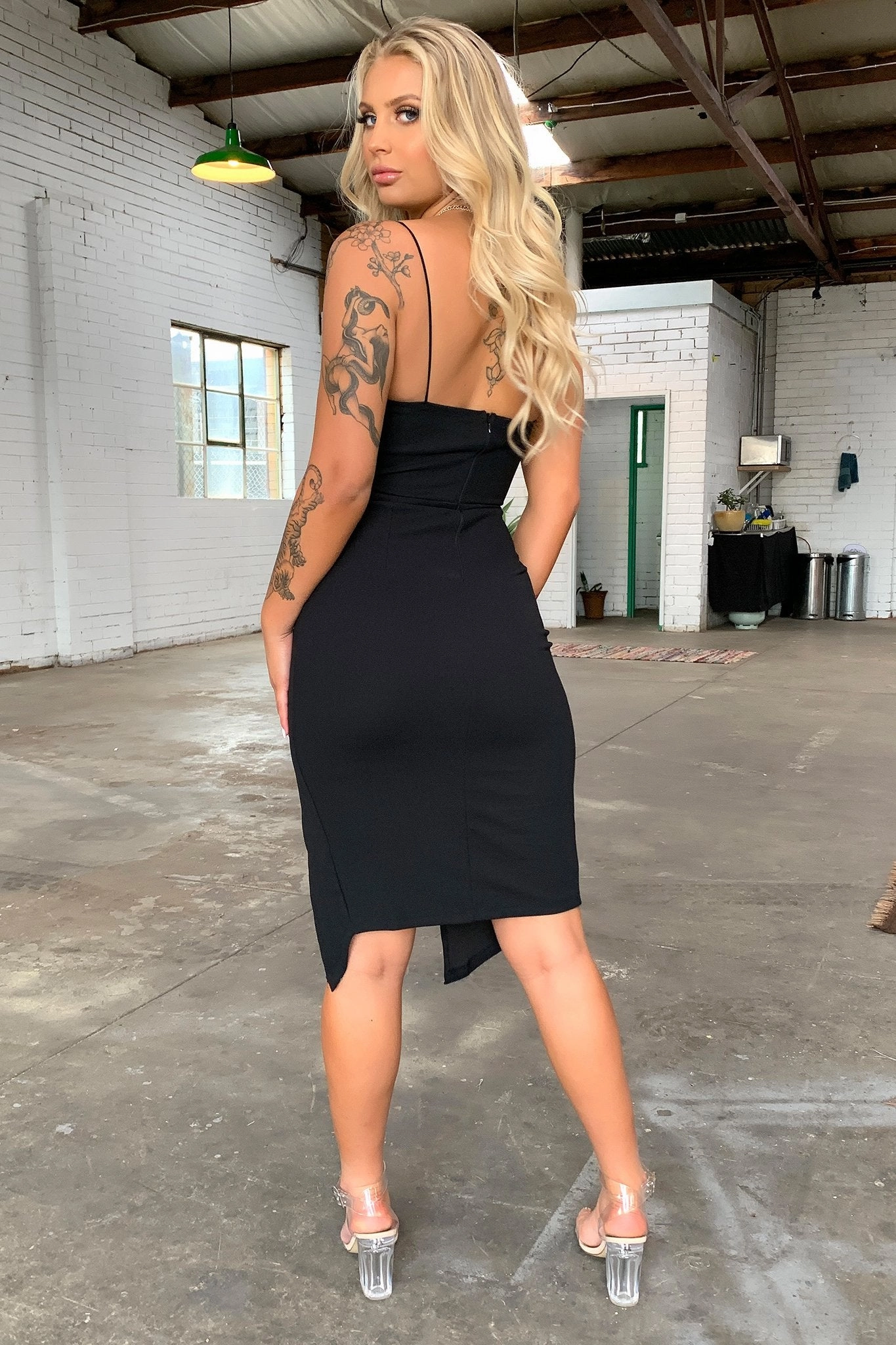 Chic and Flattering Flexible Waist Kira Mini Dress - Black