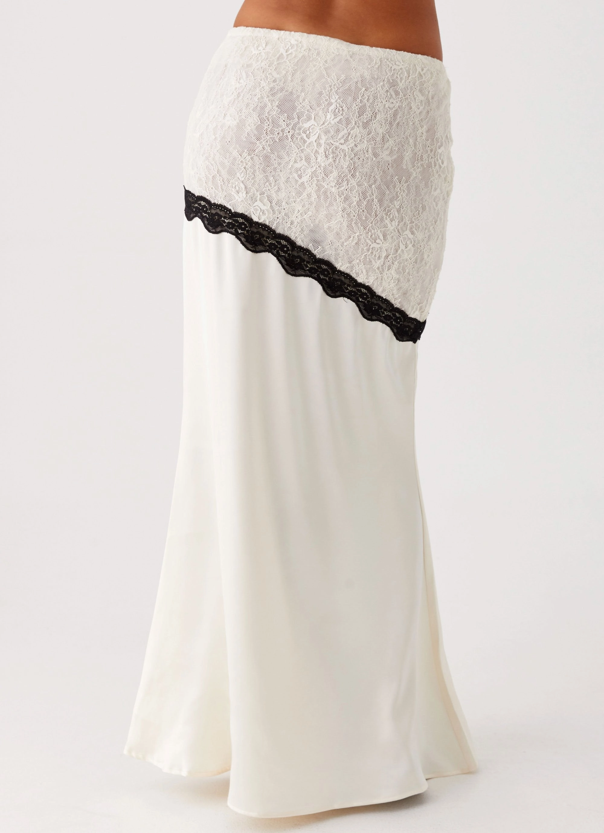 Duet Lace Maxi Skirt - Ivory Romantic Vibe Street Edge