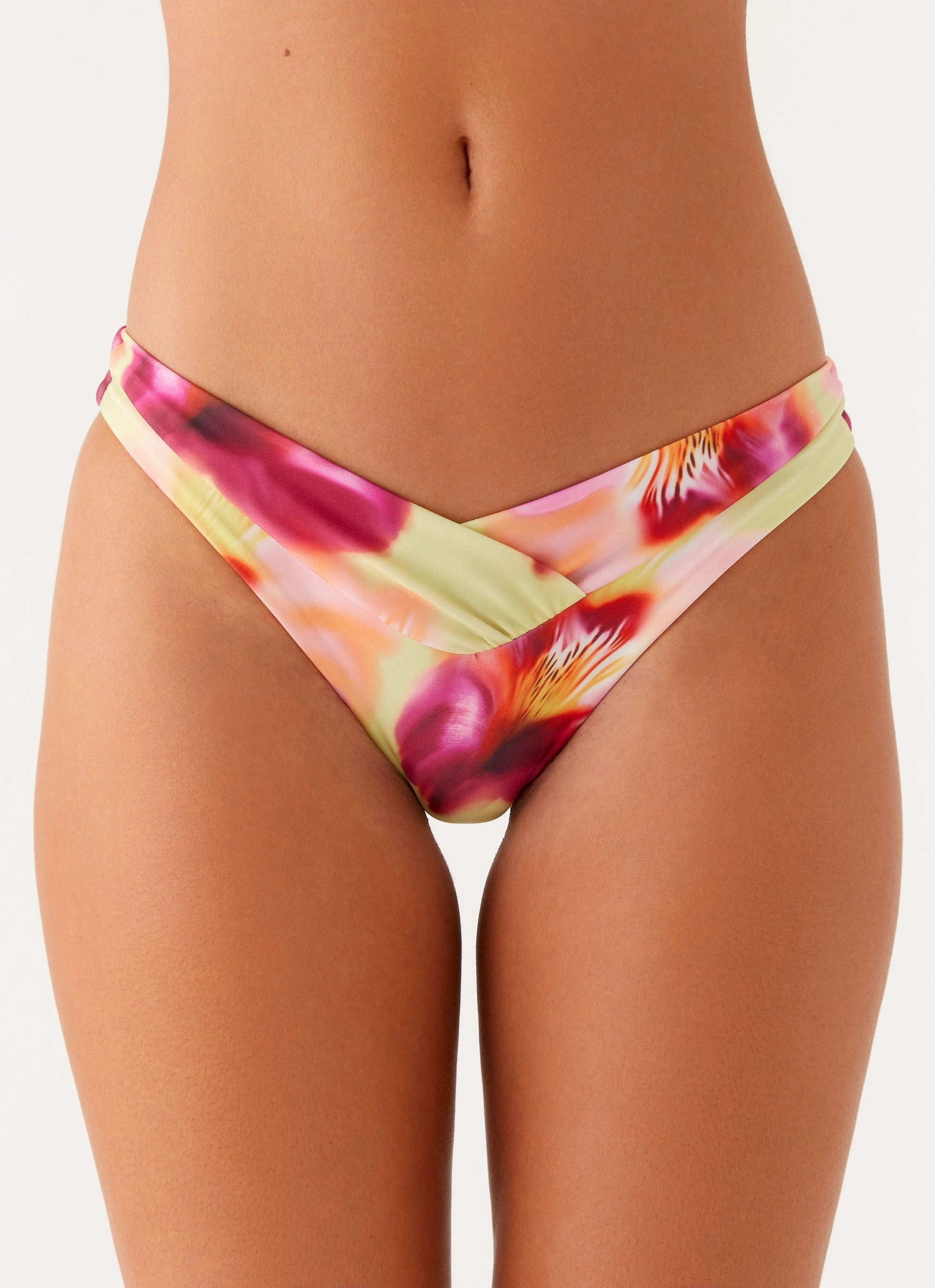 Relaxing Retreat Rub Free Inner Lining Delta Bikini Bottoms - Green Tropical