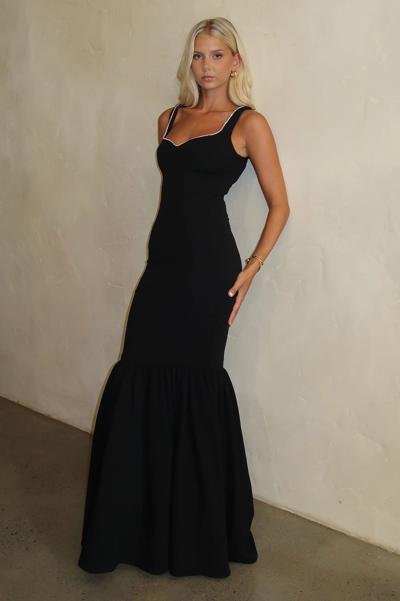 Light and breezy summer dress Refined touch Emberly Maxi Dress - Black