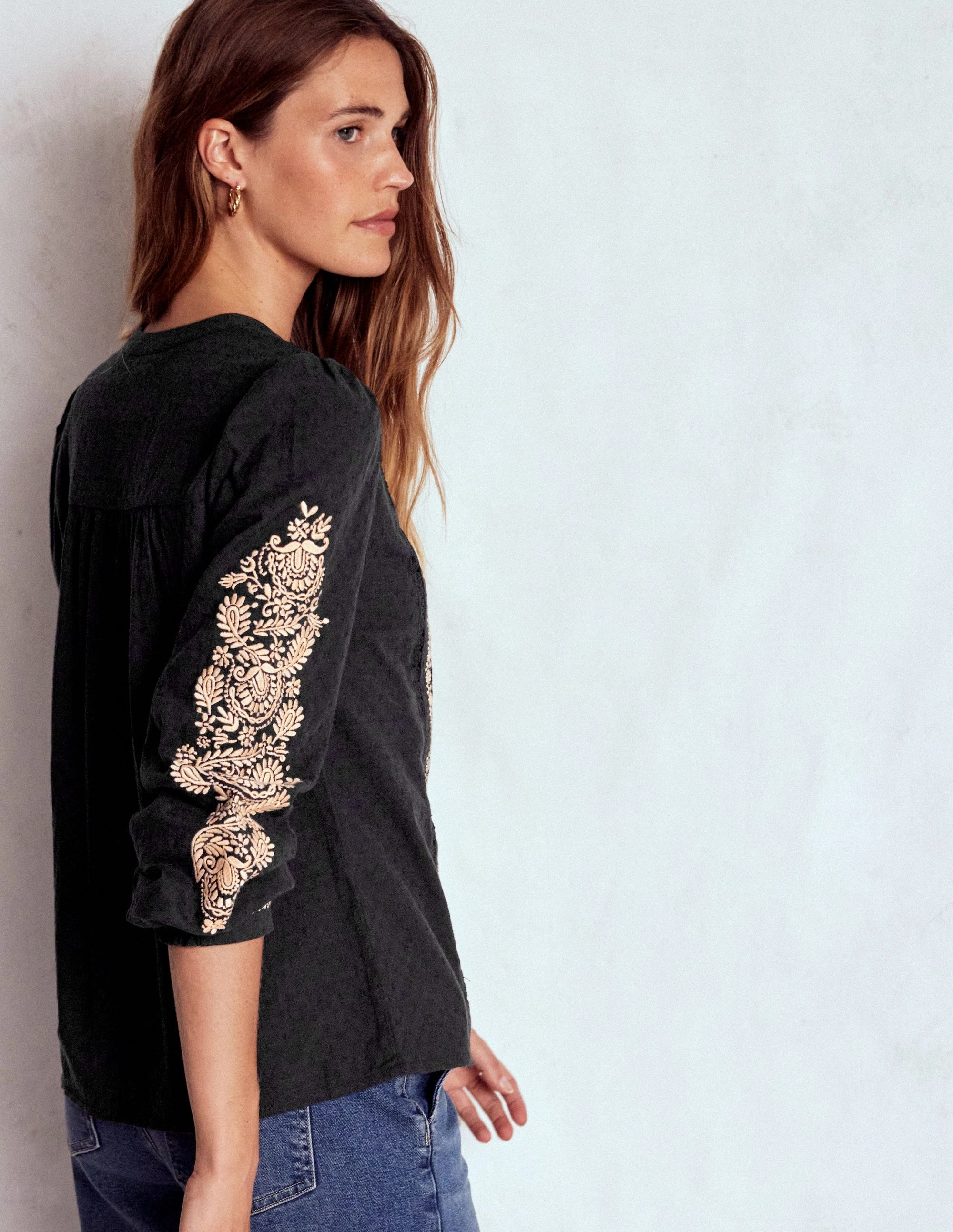 BreathableMeshInsert Embroidered Cotton Top-Black