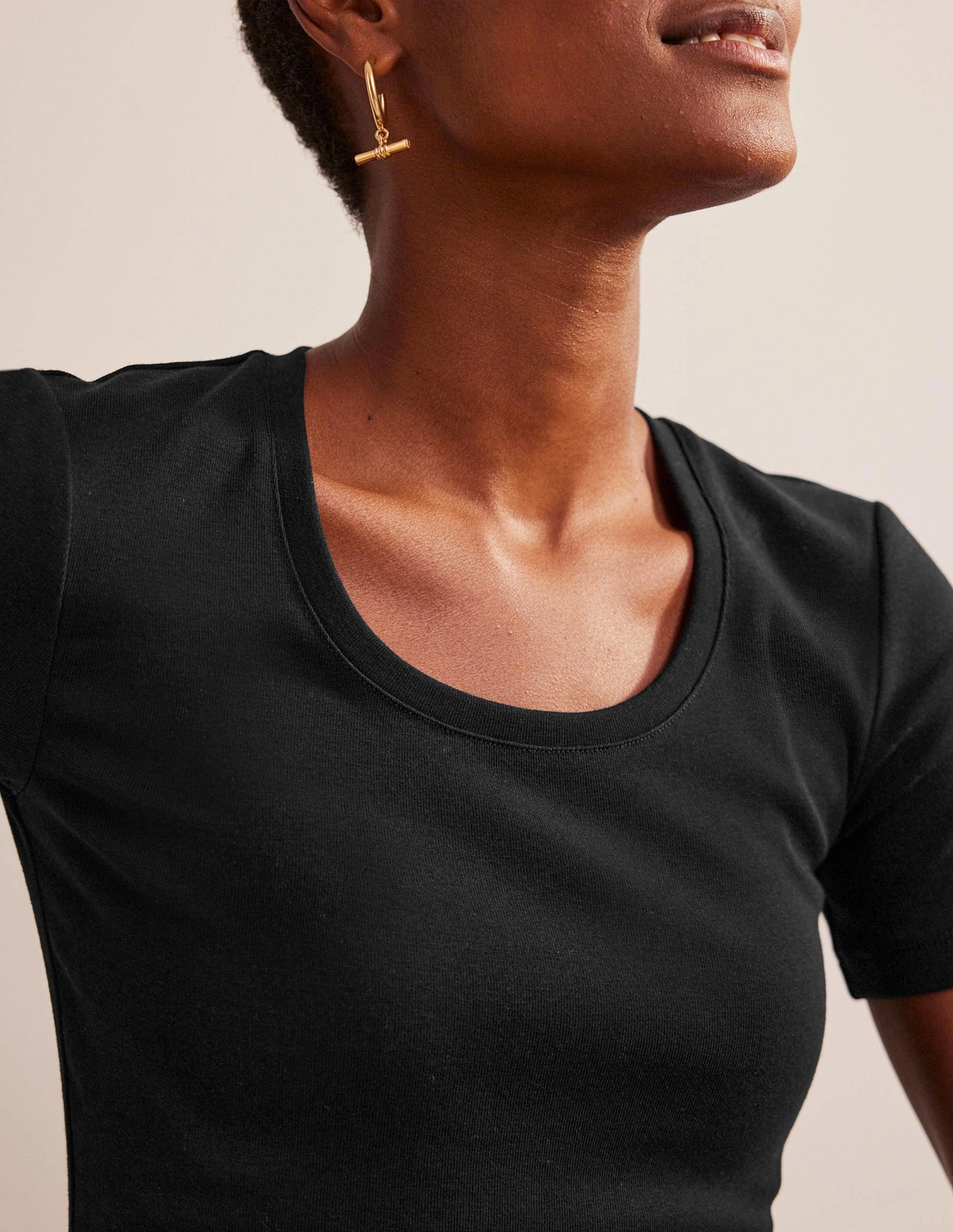 Non Closure Collar Essential Jersey T-Shirt-Black