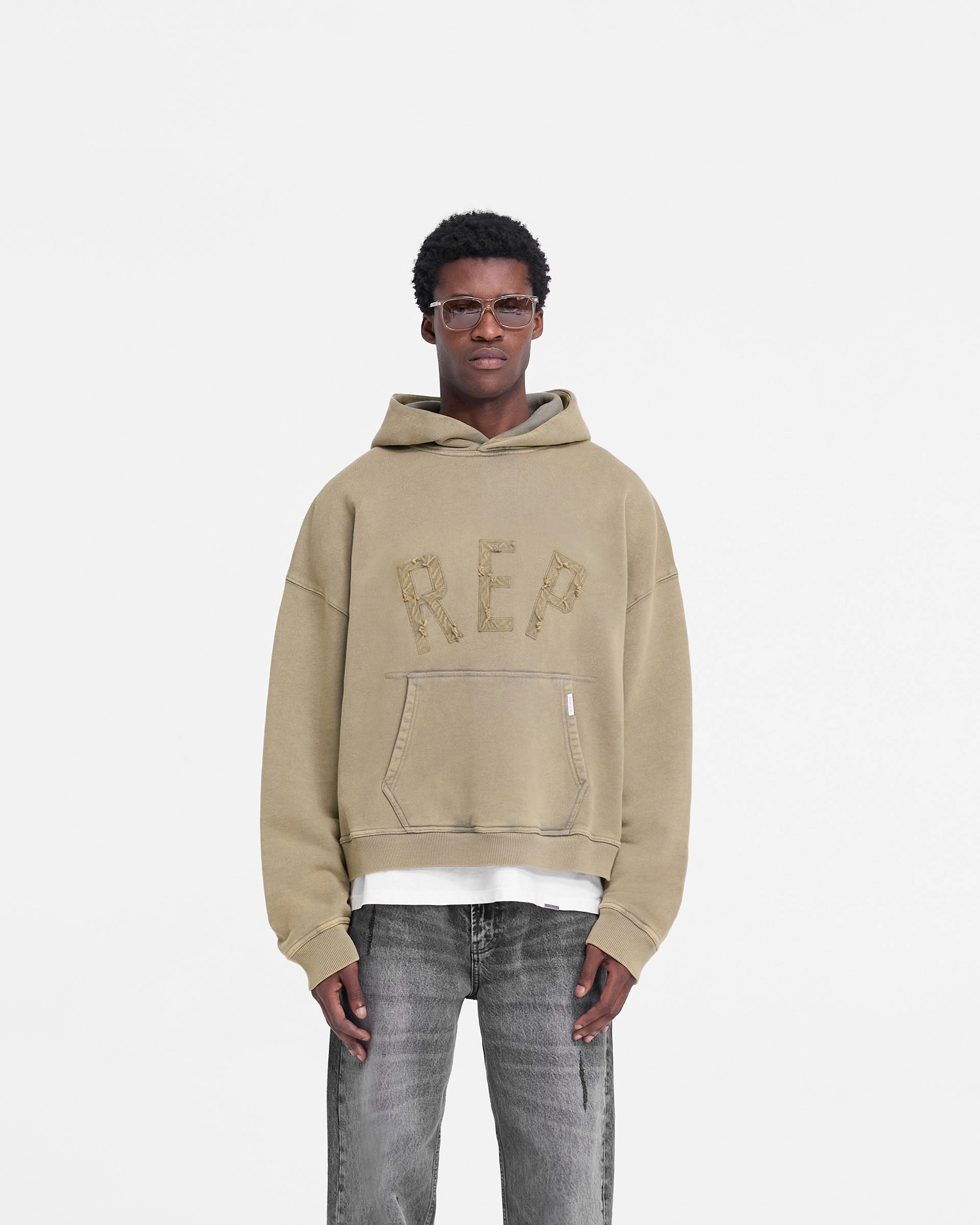 Arctic style Performance Style Rep Applique Hoodie - Fawn