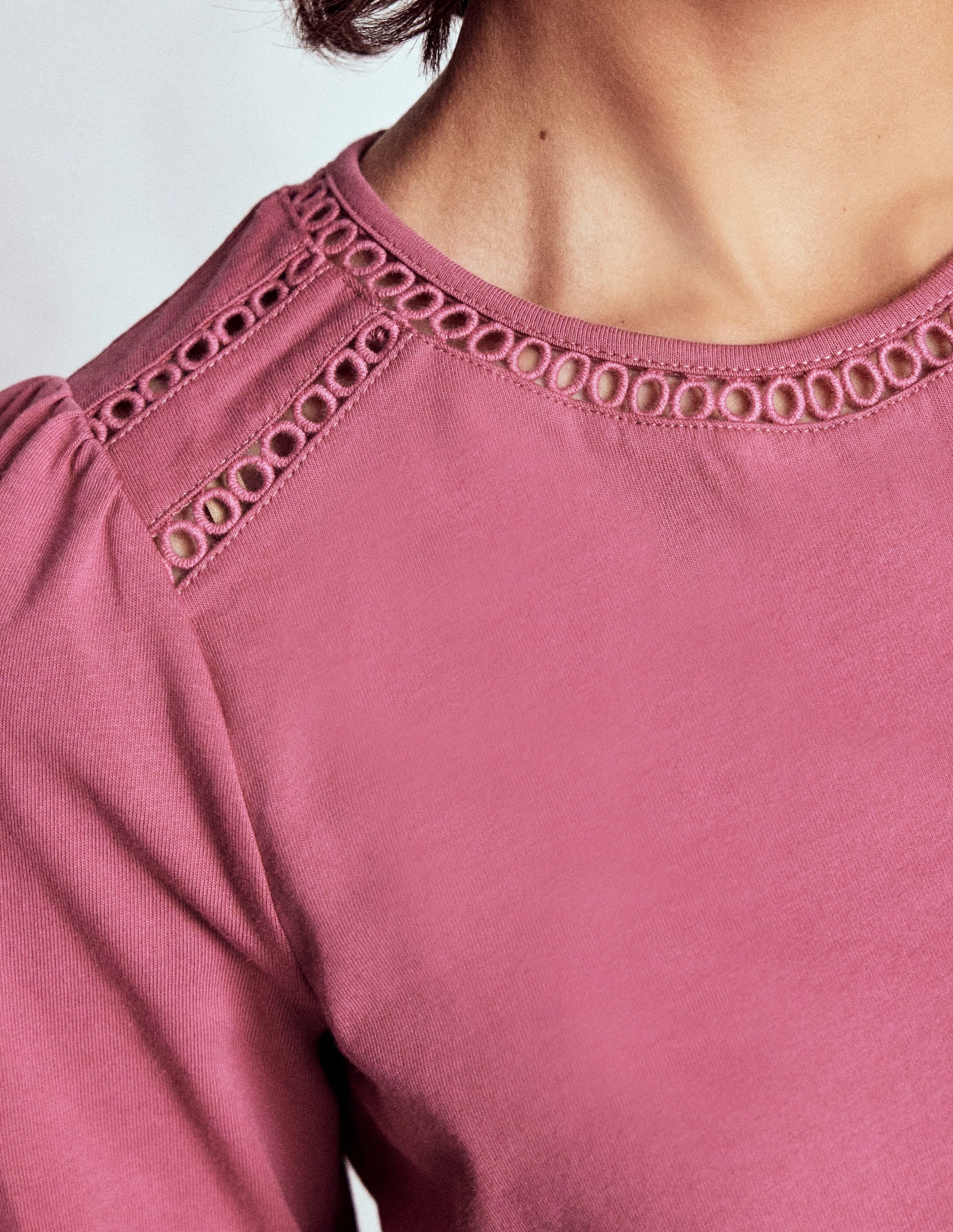 Reflective Accent Stripes MicrofiberTech Flo Trim Detail Top-Pink Heather