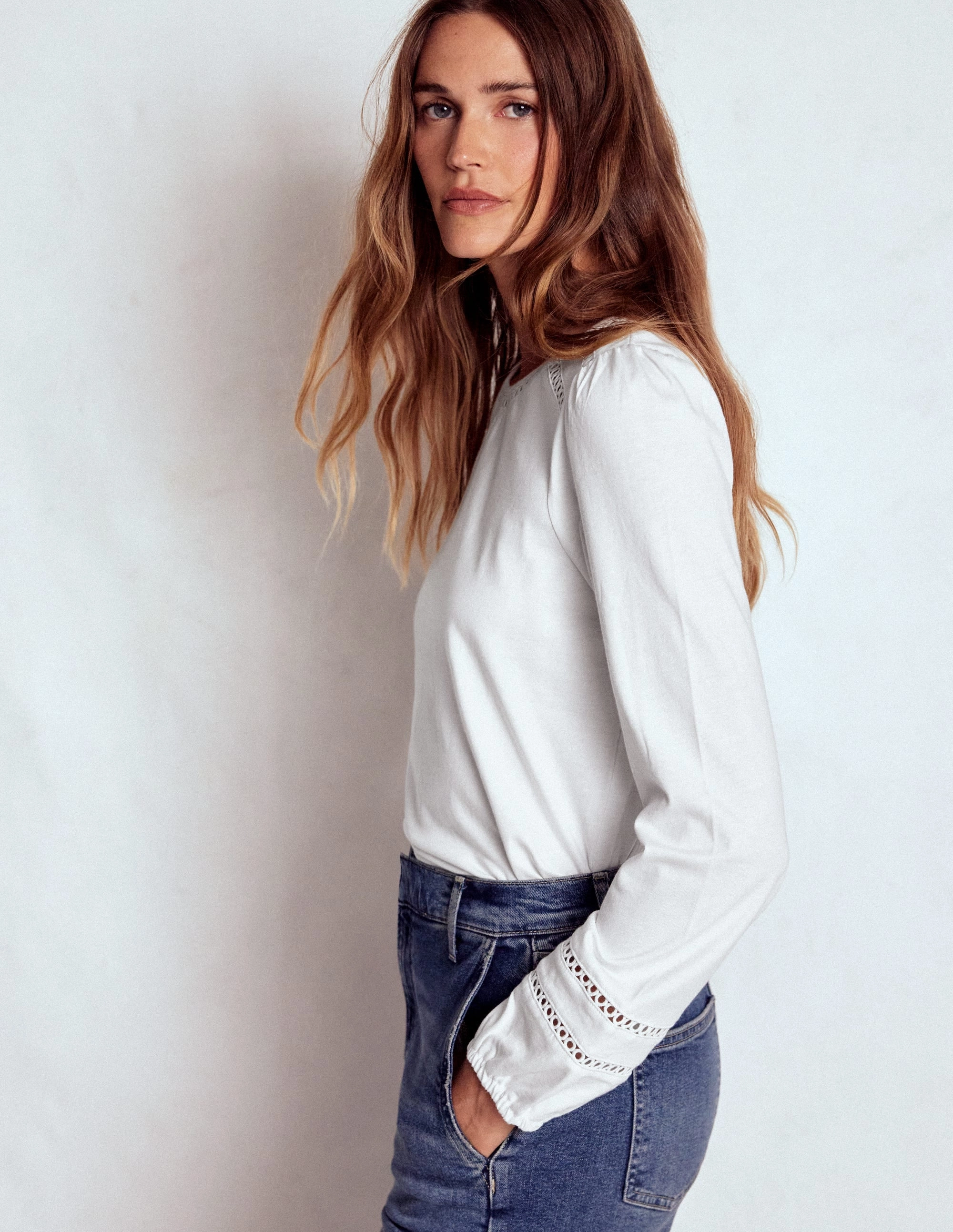 Flo Trim Detail Top-White Stretch Fit Top Casual Tank