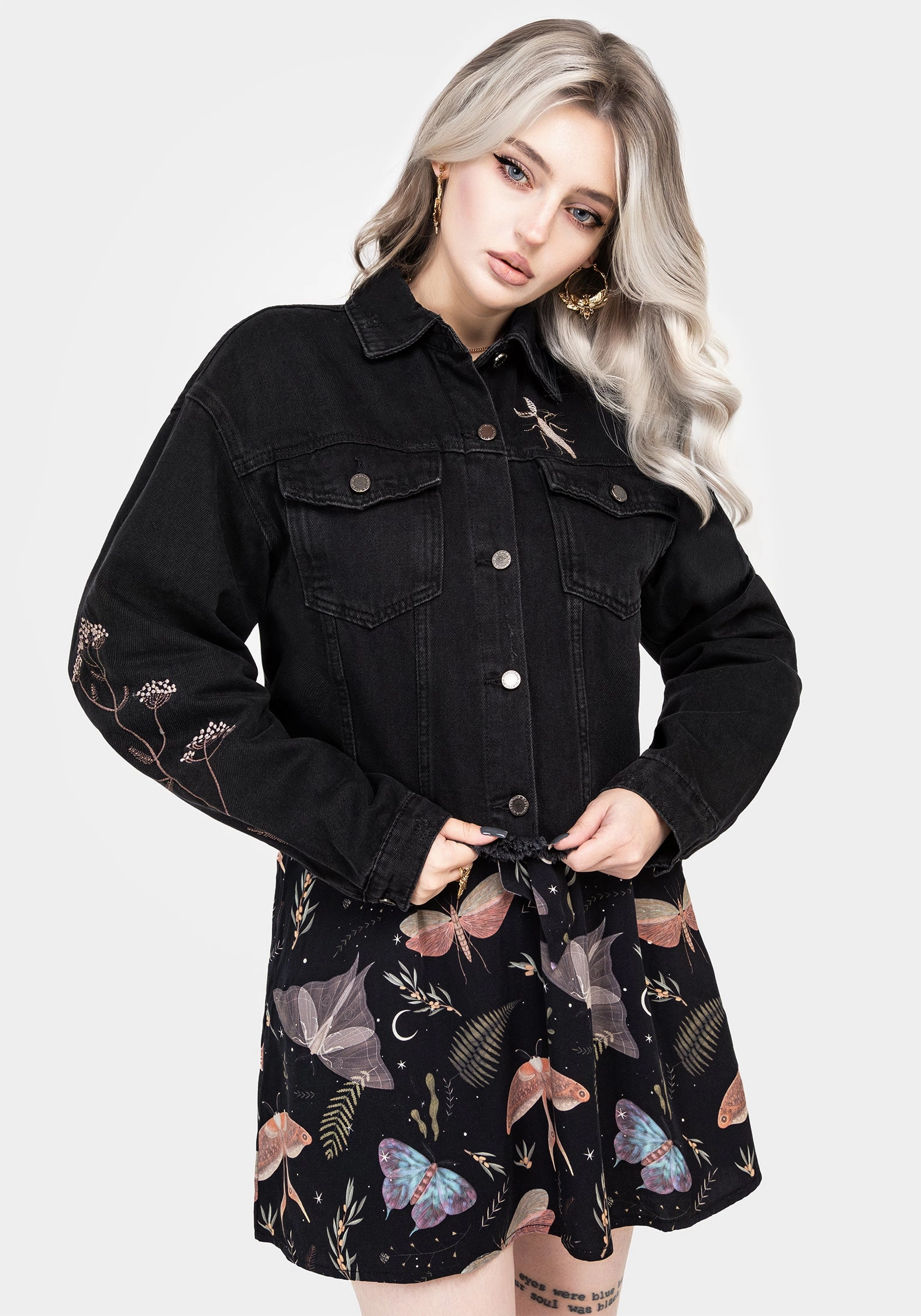 anti static coating Snap Closure System Griffinfly Embroidered Distressed Denim Jacket
