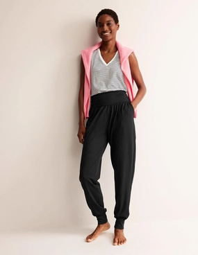 Sporty Touch Fashion Fit Hareem Jersey Joggers-Black