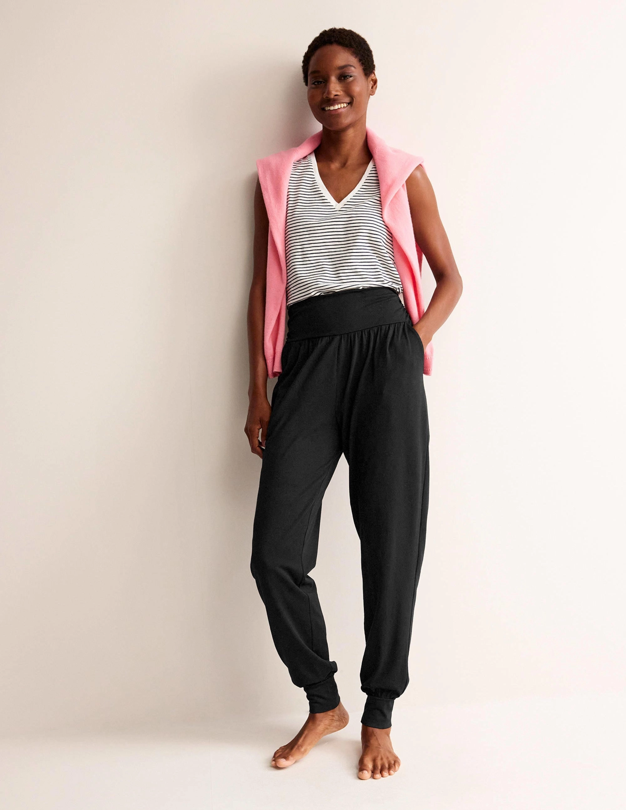 Sporty Touch Fashion Fit Hareem Jersey Joggers-Black