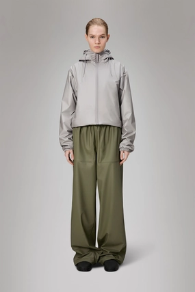 Lohja Short Insulated Jacket Seamless Shoulder Construction