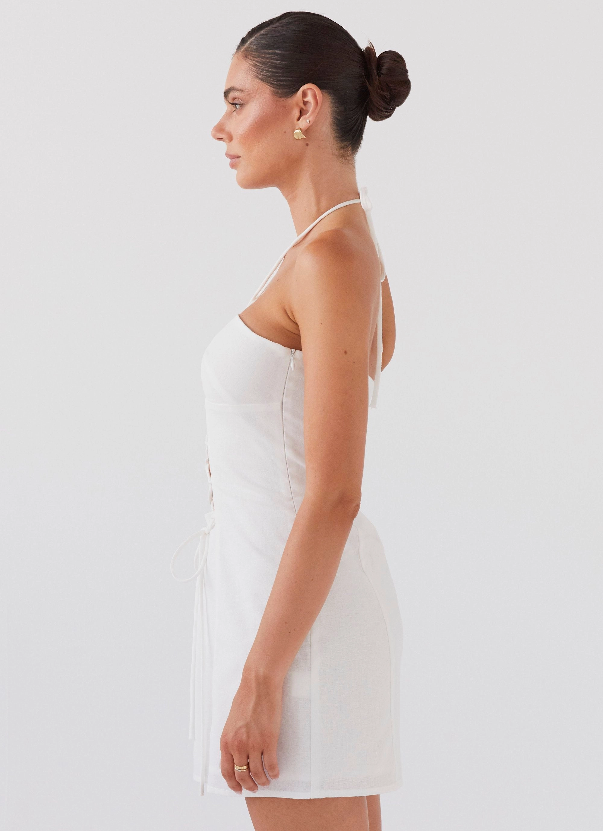 Sweetheart Cut Polished Look Island Echoes Linen Mini Dress - White