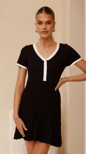 Easy Elegance Kaylee Pleat Dress - Black