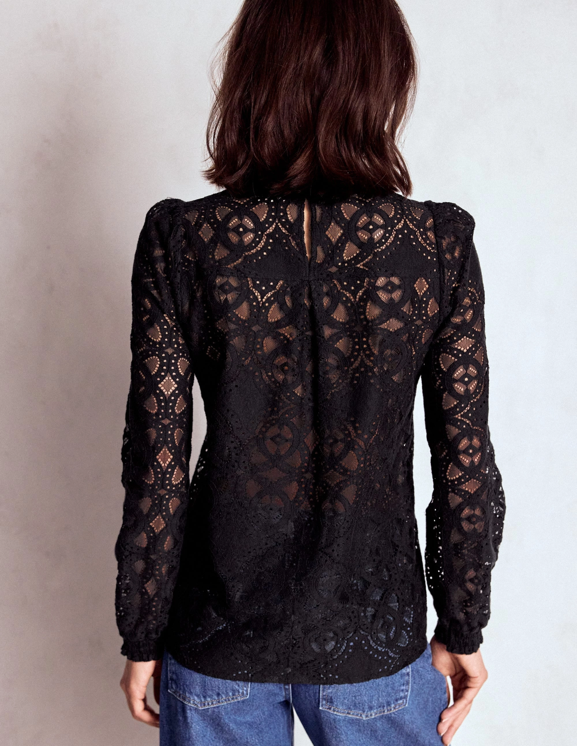 Sporty Top Activewear Top Lace Crew Neck Top-Black