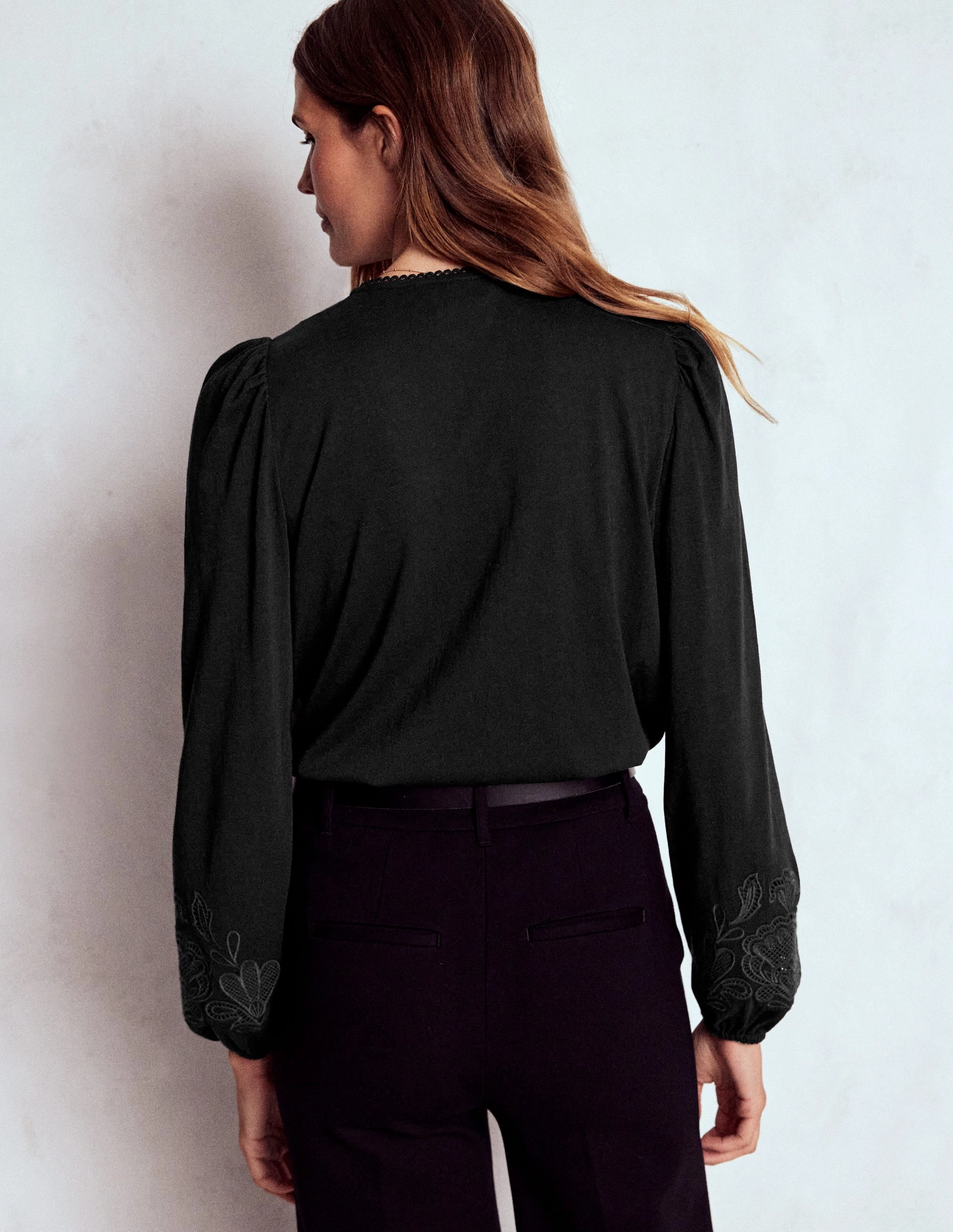 Cutwork Detail Jersey Top-Black Airflow Optimized Weave