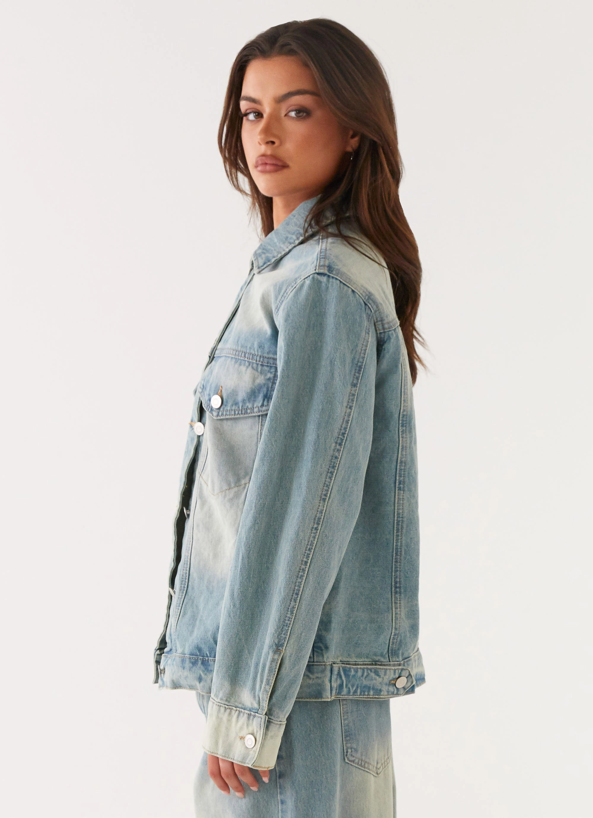 Compact Design Pastel Shade Maxwell Denim Jacket - Washed Blue
