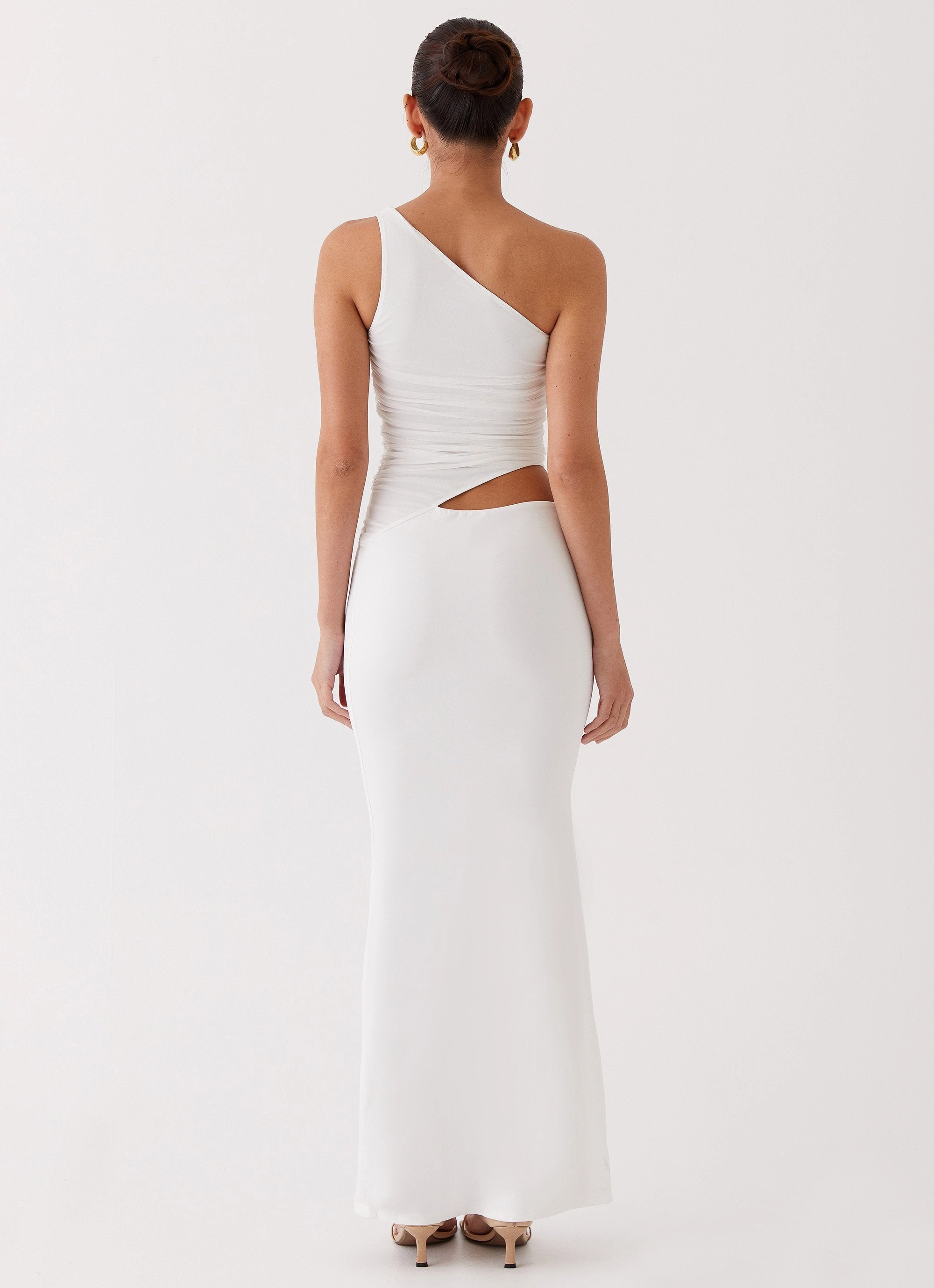 understated look Seranella One Shoulder Maxi Dress - White