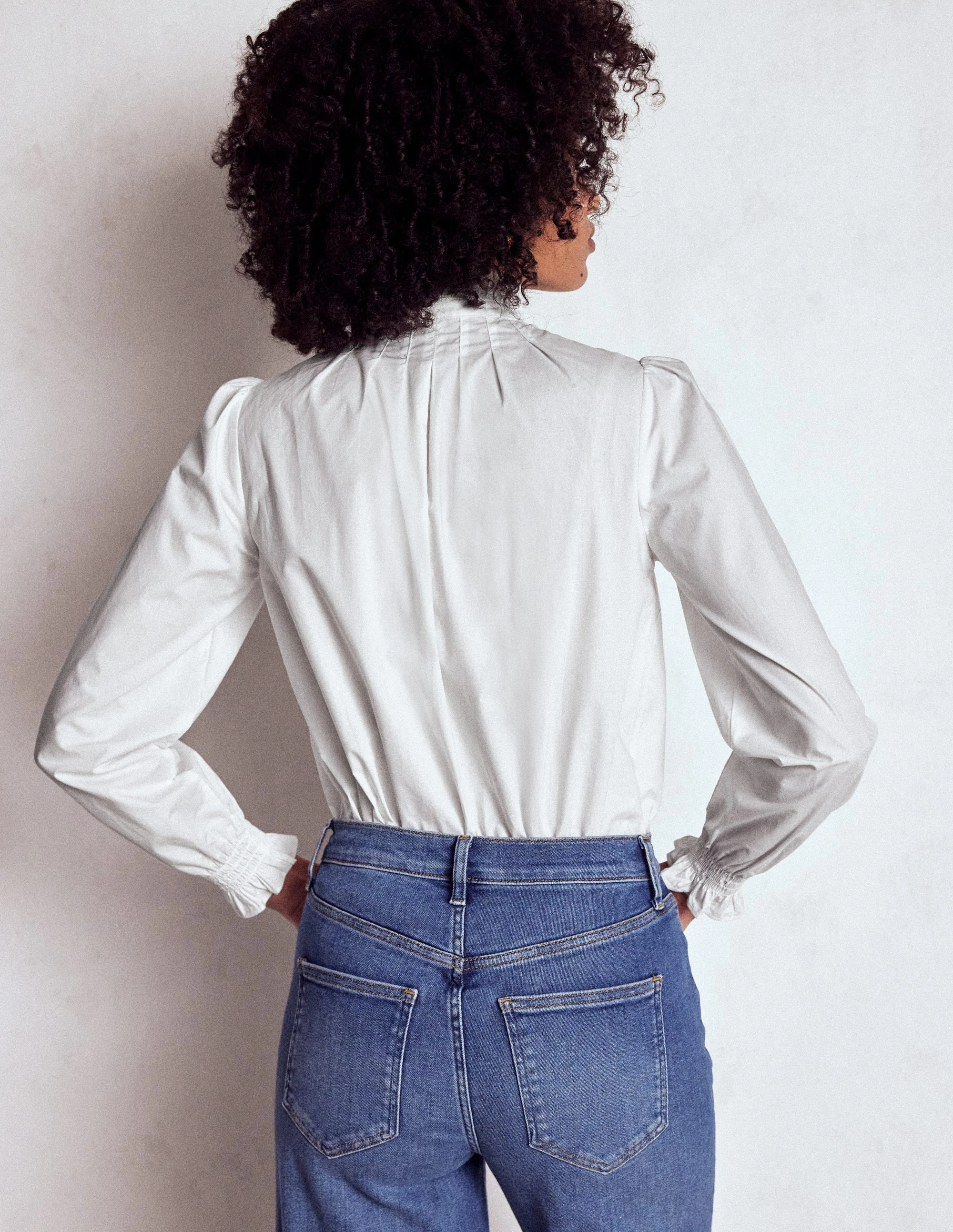 Grid Back Panel SlimFitAdaptation Lorna Pleated Cotton Top-White