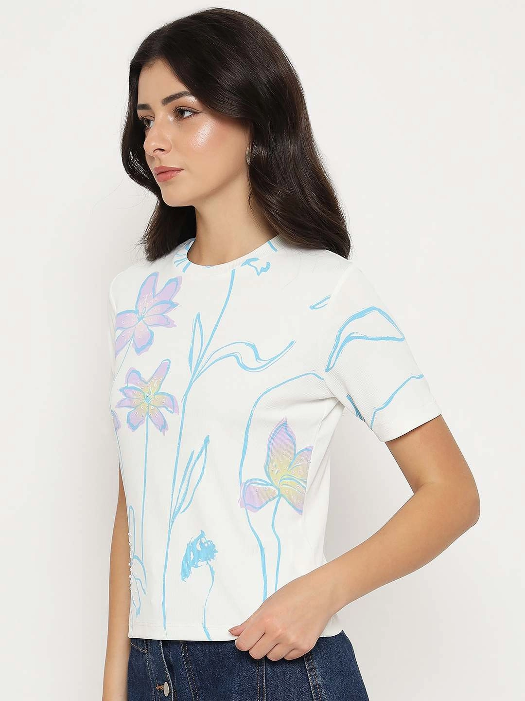 Madame Floral Print Sequin Detailed White T-Shirt Soft and Flexible Quick-Dry Fabric