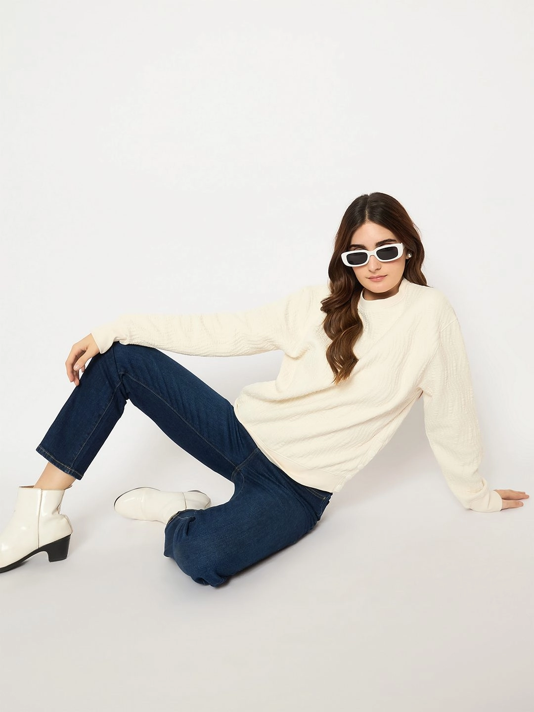 Quality control Madame Knitted Self-Textured Off White Sweatshirt
