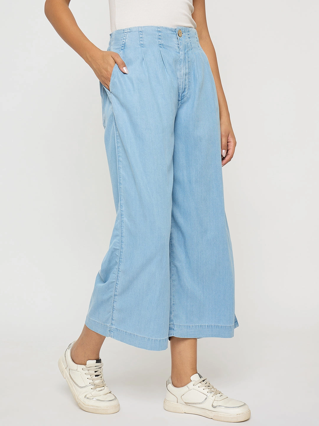 Outfit Combo Trend Setter Vintage Lover Madame Pintuck Detailed Cotton Blend Light Blue Wide Leg Jeans