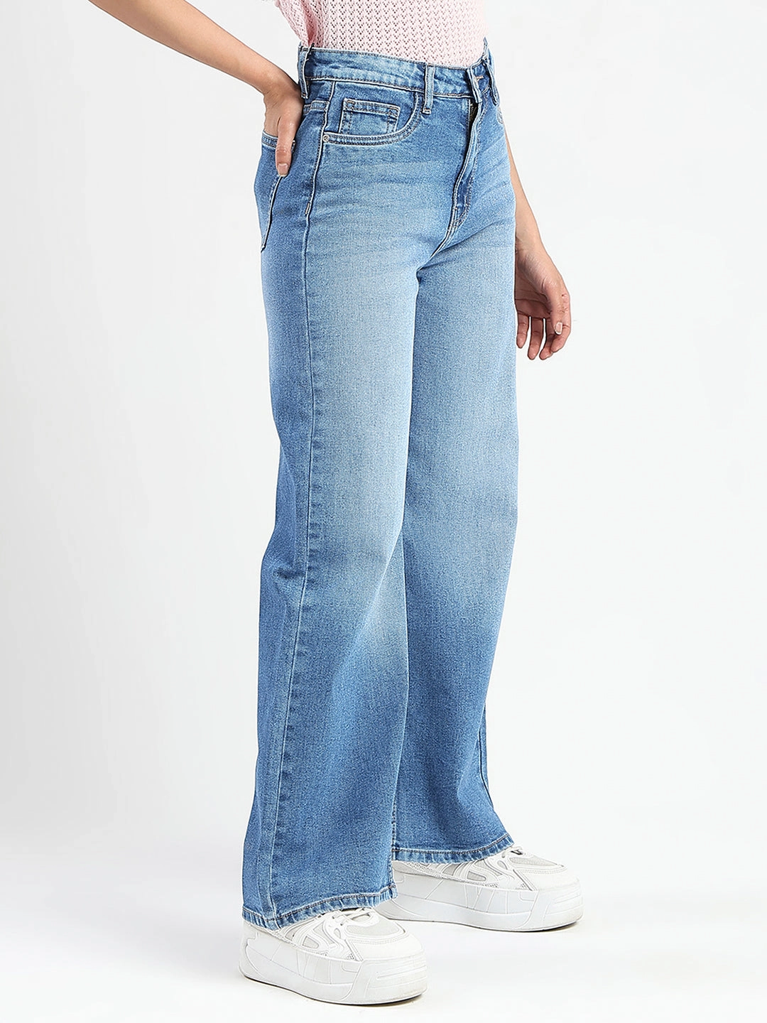 Outfit Mood Casual Look Madame Stone Wash Wide Leg Light Blue Cotton Blend Jeans