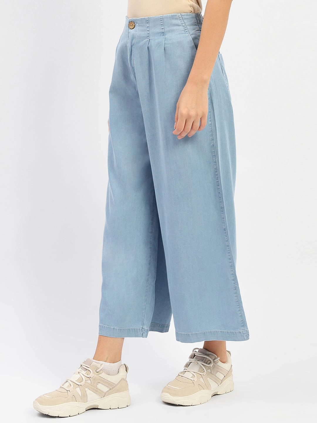 City Walk Comfy Weekend Getaway Minimalist Elegant Madame Wide Leg Cropped Light Blue Denim