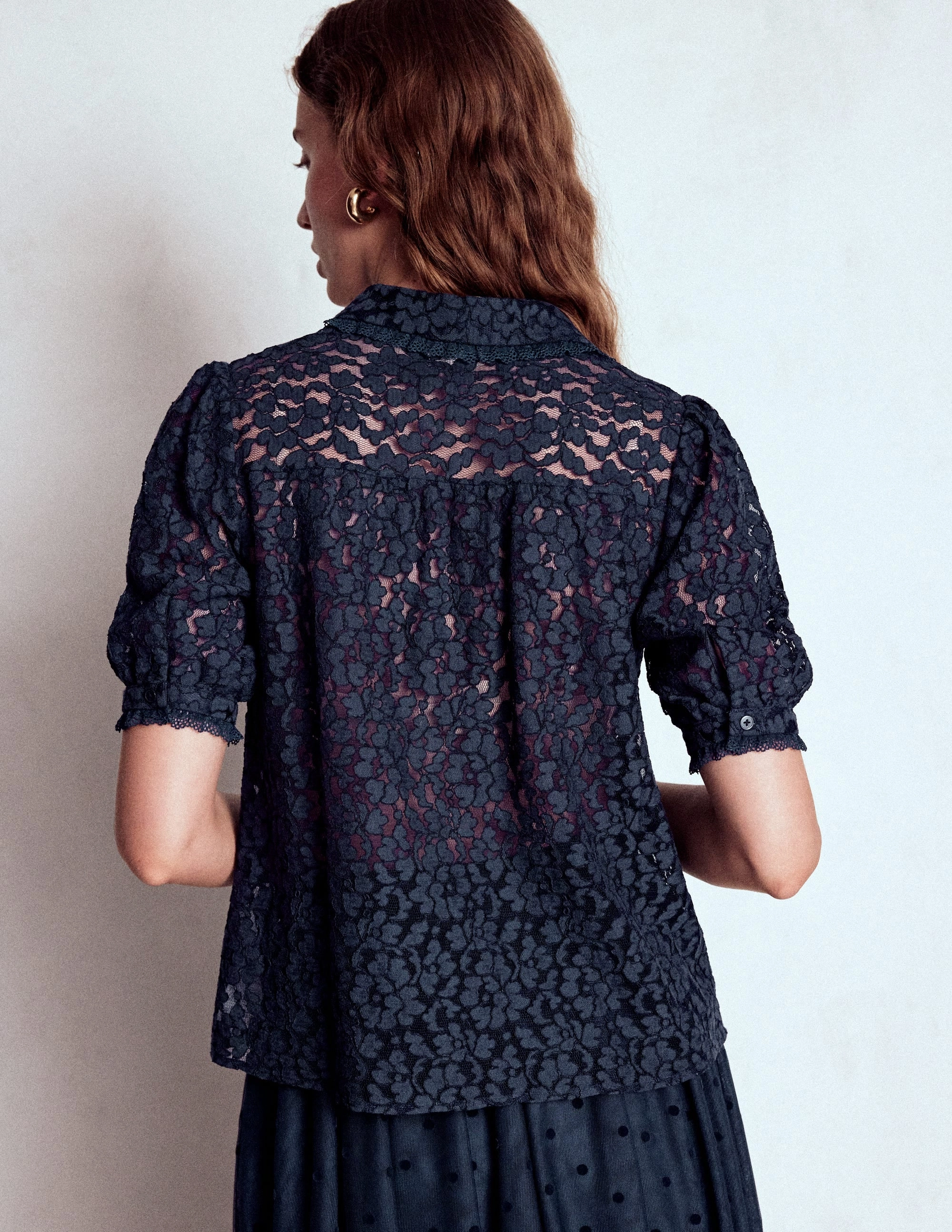 BreathableBack Stain Repellent Coating Short Sleeve Lace Blouse-Navy