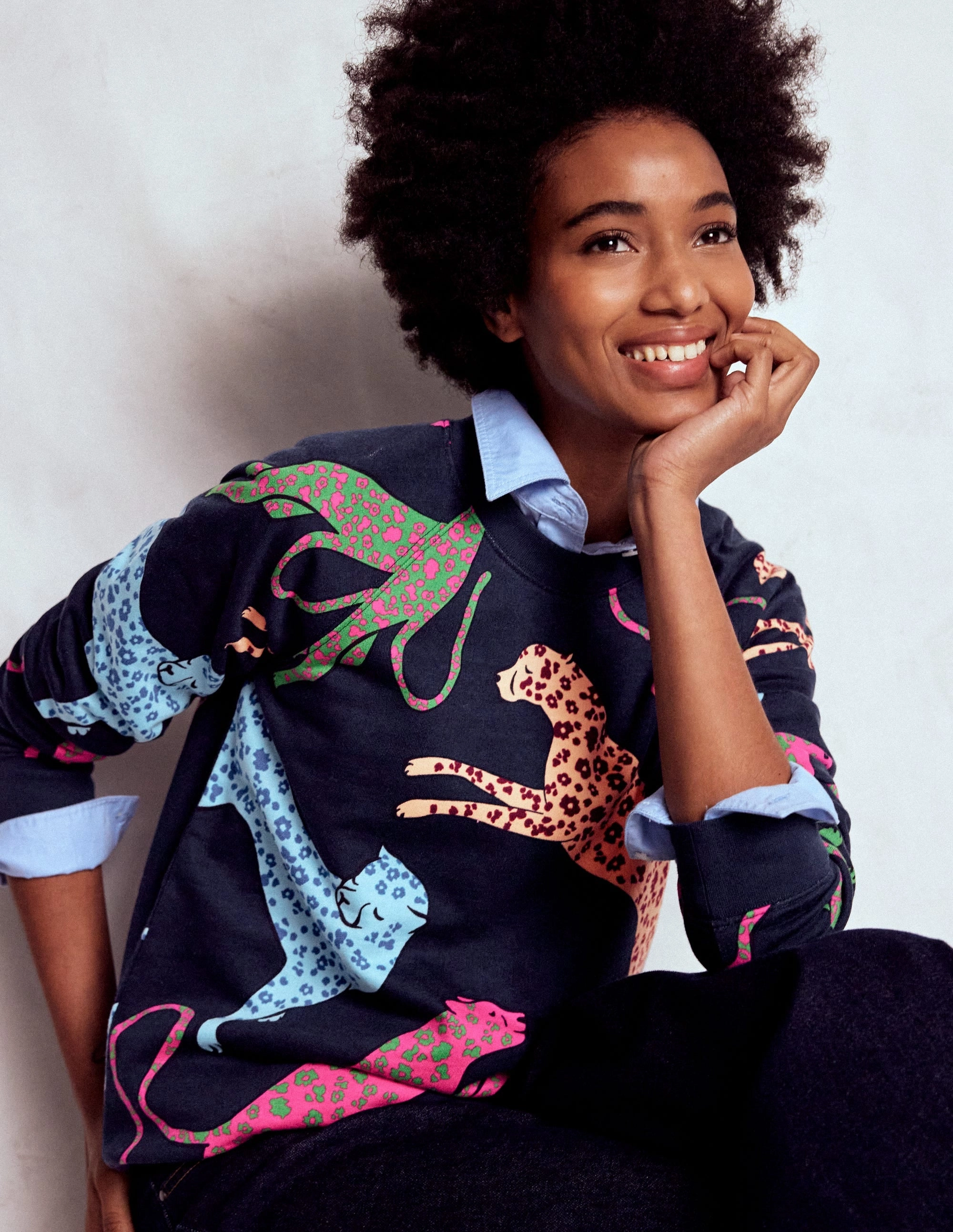 Minimalist Silhouette Cut Summer Blouse Rosa Printed Sweatshirt-Navy, Leaping Leopard