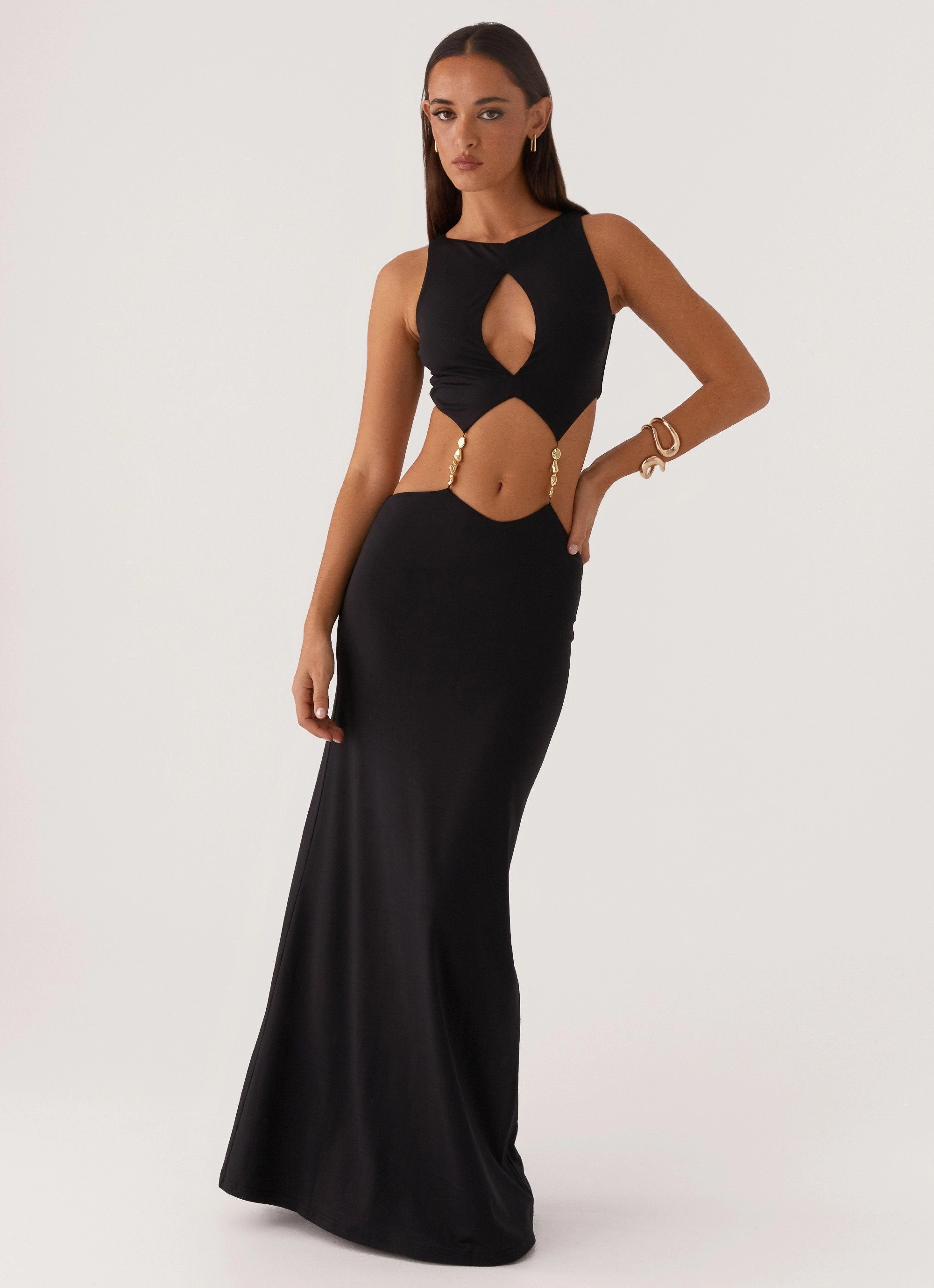 Nadiya Maxi Dress - Black Clean Flow Street-Style