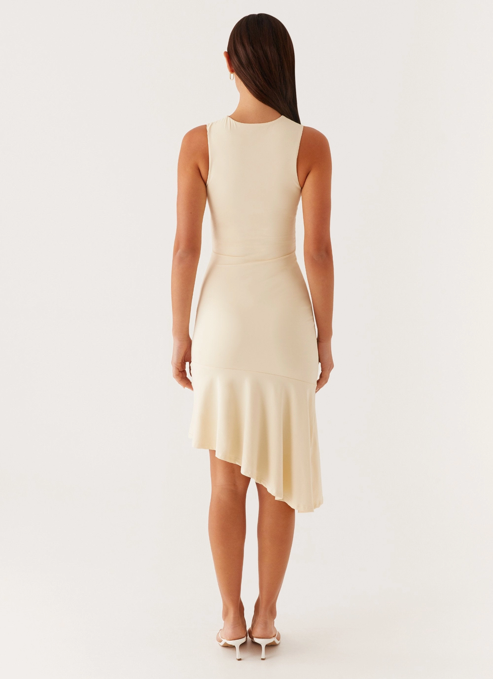 understated look Soft Flow Niya Ruched Midi Dress - Pastel Yellow