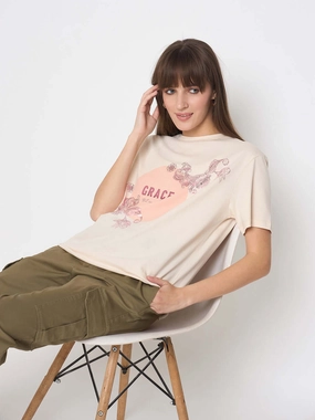 Madame Sinker Graphic Print Foil Detailed Beige Tshirt Embroidered Details Active Trend