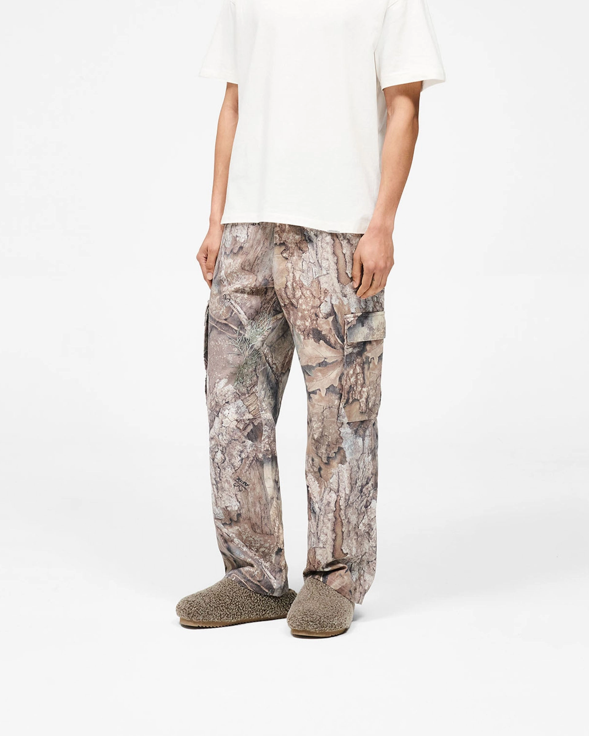 Casual Fit Design wrinkle free Realtree? Camo Cargo Pant - Camo