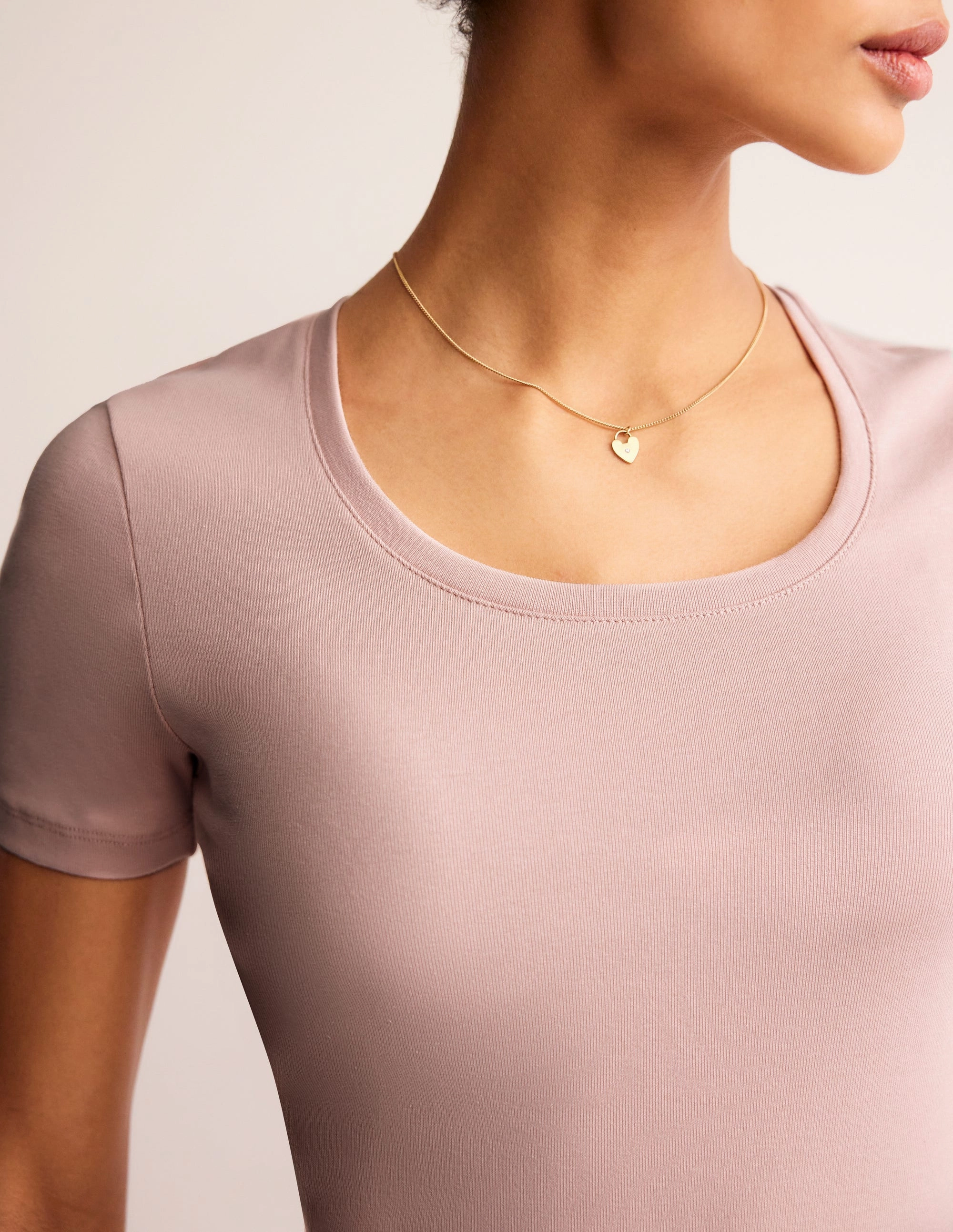 Essential Jersey T-Shirt-Milkshake preshrunk Reinforced Shoulders