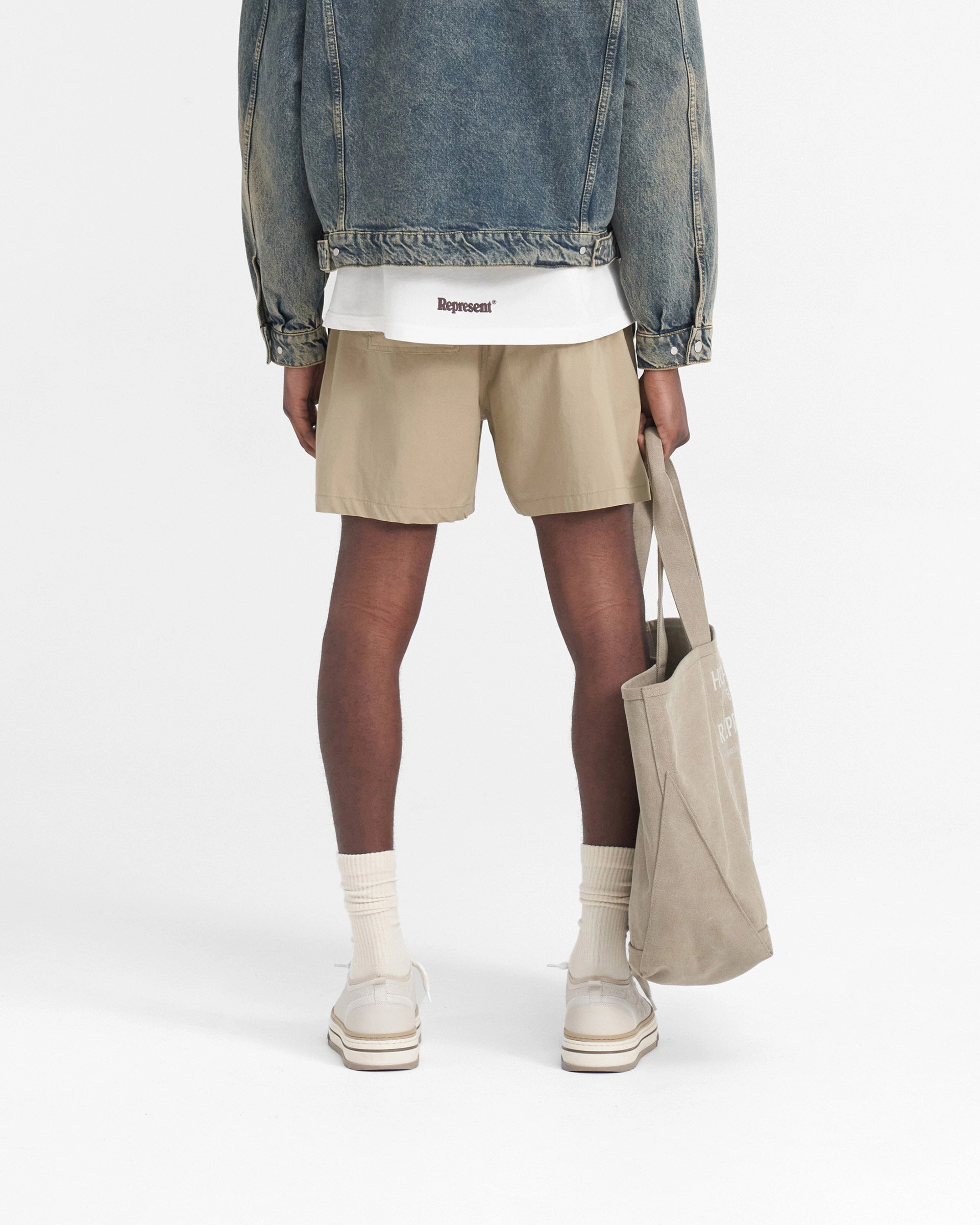 Casual Design Represent Short - Washed Taupe