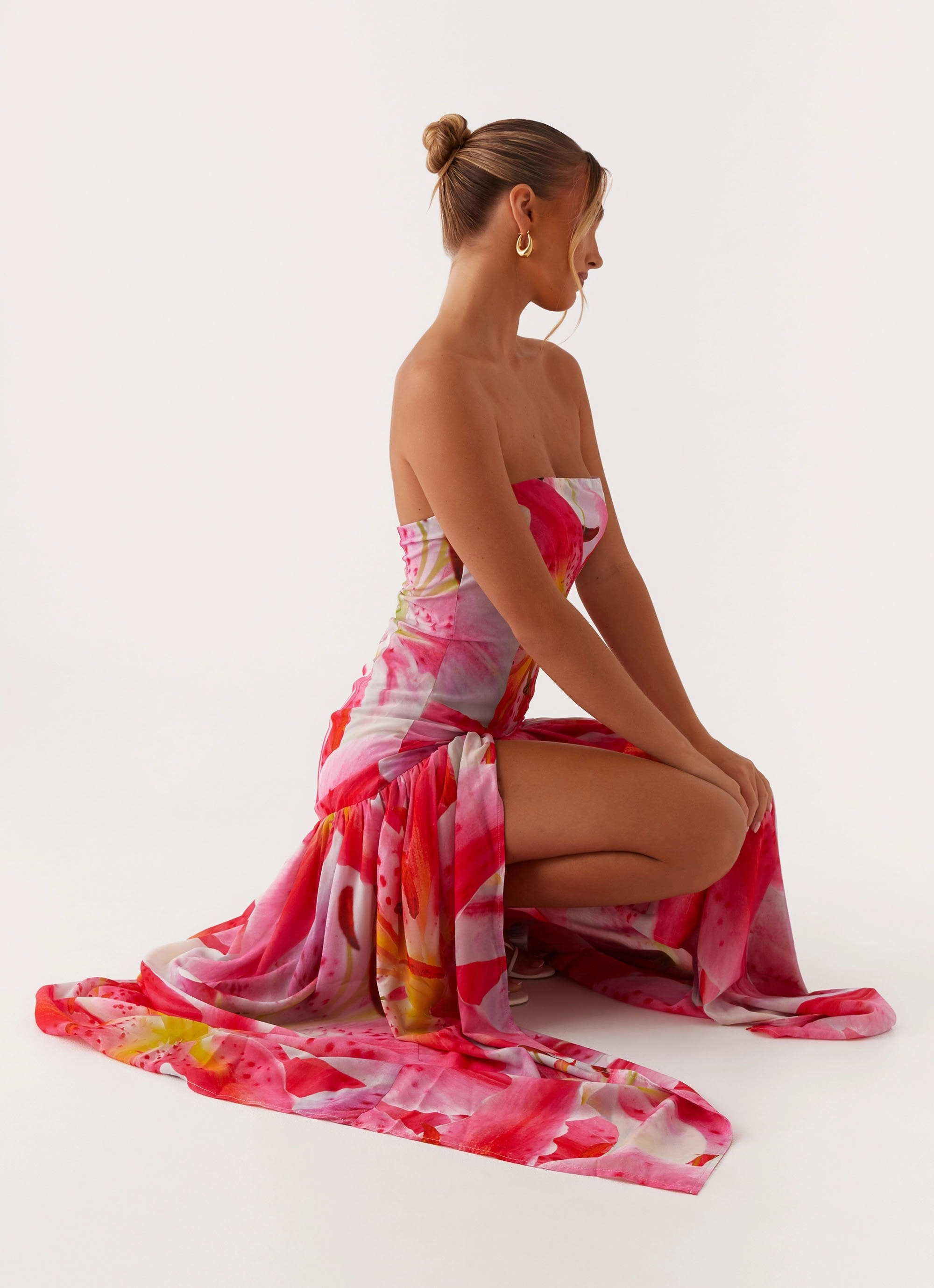 and Effortless fit dress. Work Comfort Eden Strapless Maxi Dress - White Pink Lilly