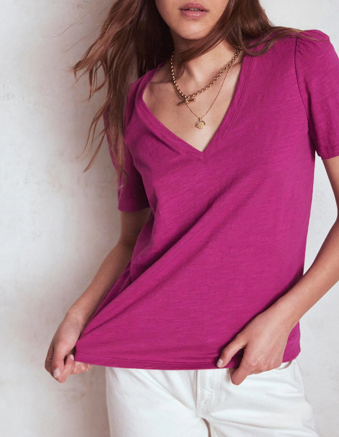 AntiStaticInnerLining Contoured Armhole Design Short Sleeve V Neck T-shirt-Rich Magenta