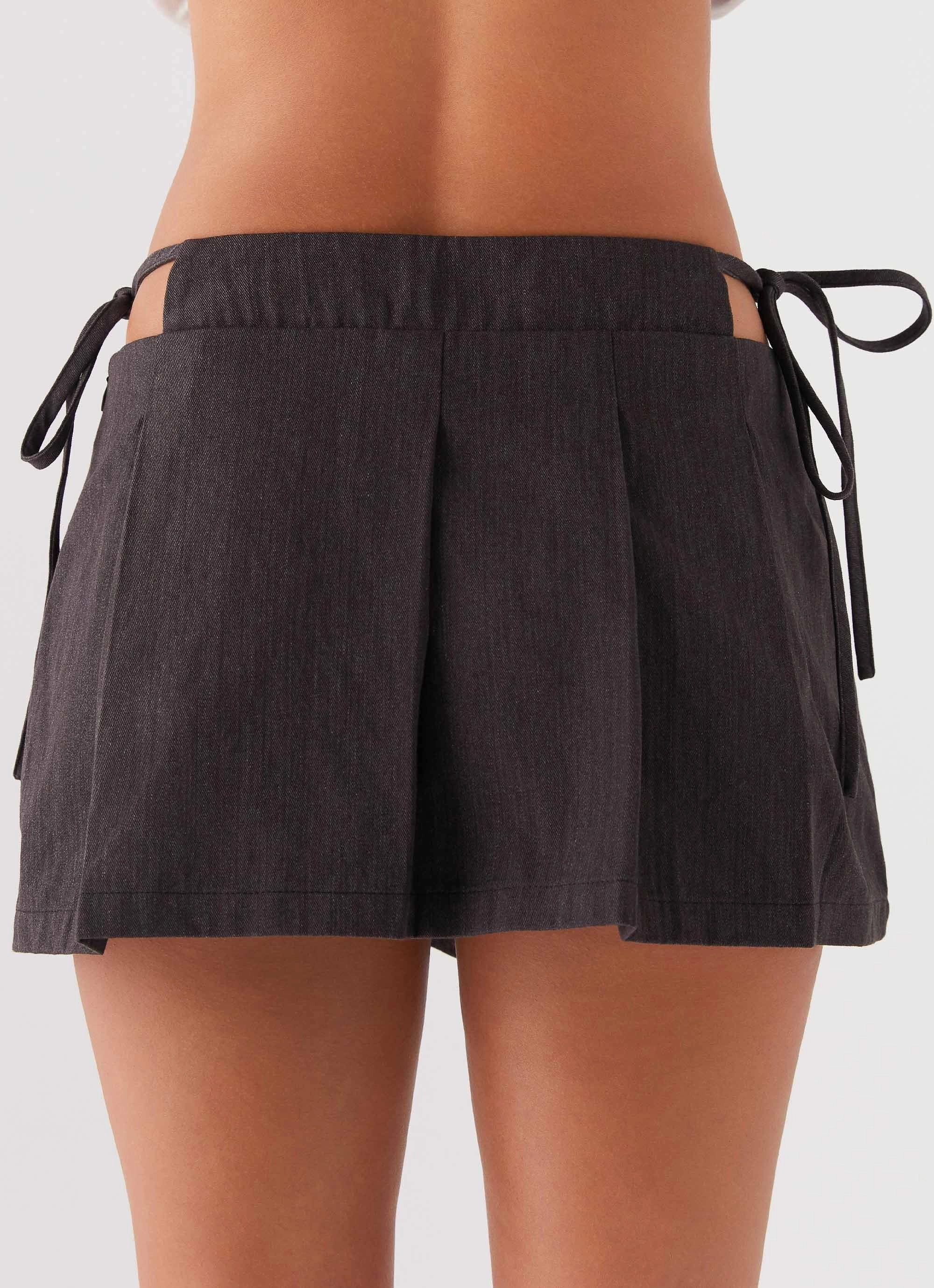 Holiday Travel Alexie Pleated Mini Skirt - Black