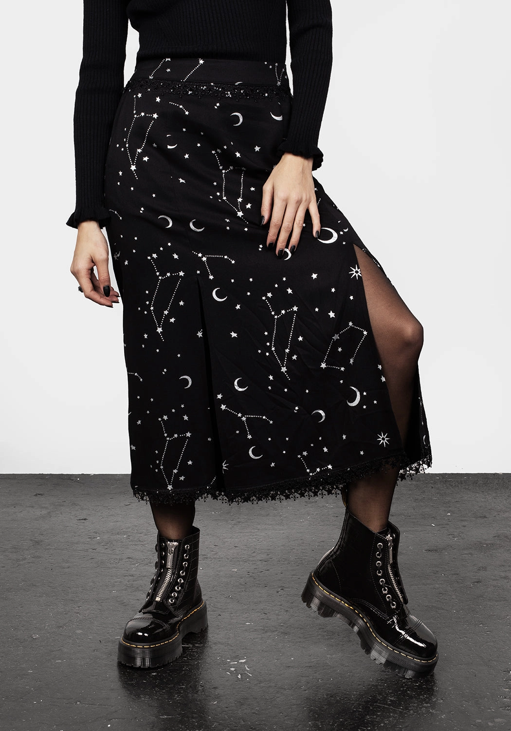 Comfort Fit Non Irritating Seams Silver Celestial Print Double Split Skirt